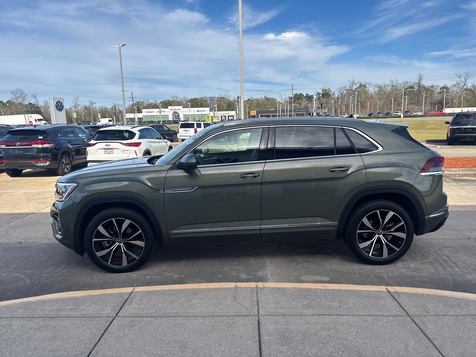 2026 Volkswagen Atlas Cross Sport 2.0T SEL Premium R-Line