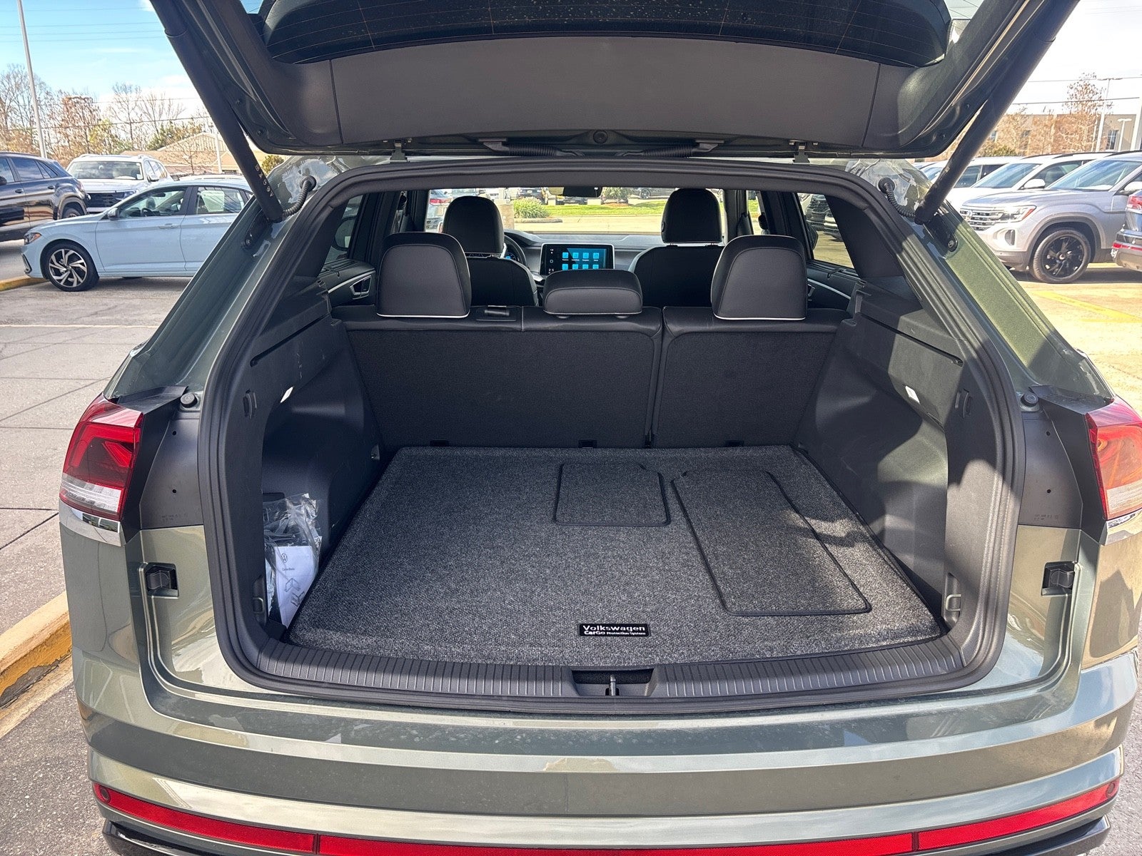 2026 Volkswagen Atlas Cross Sport 2.0T SEL Premium R-Line