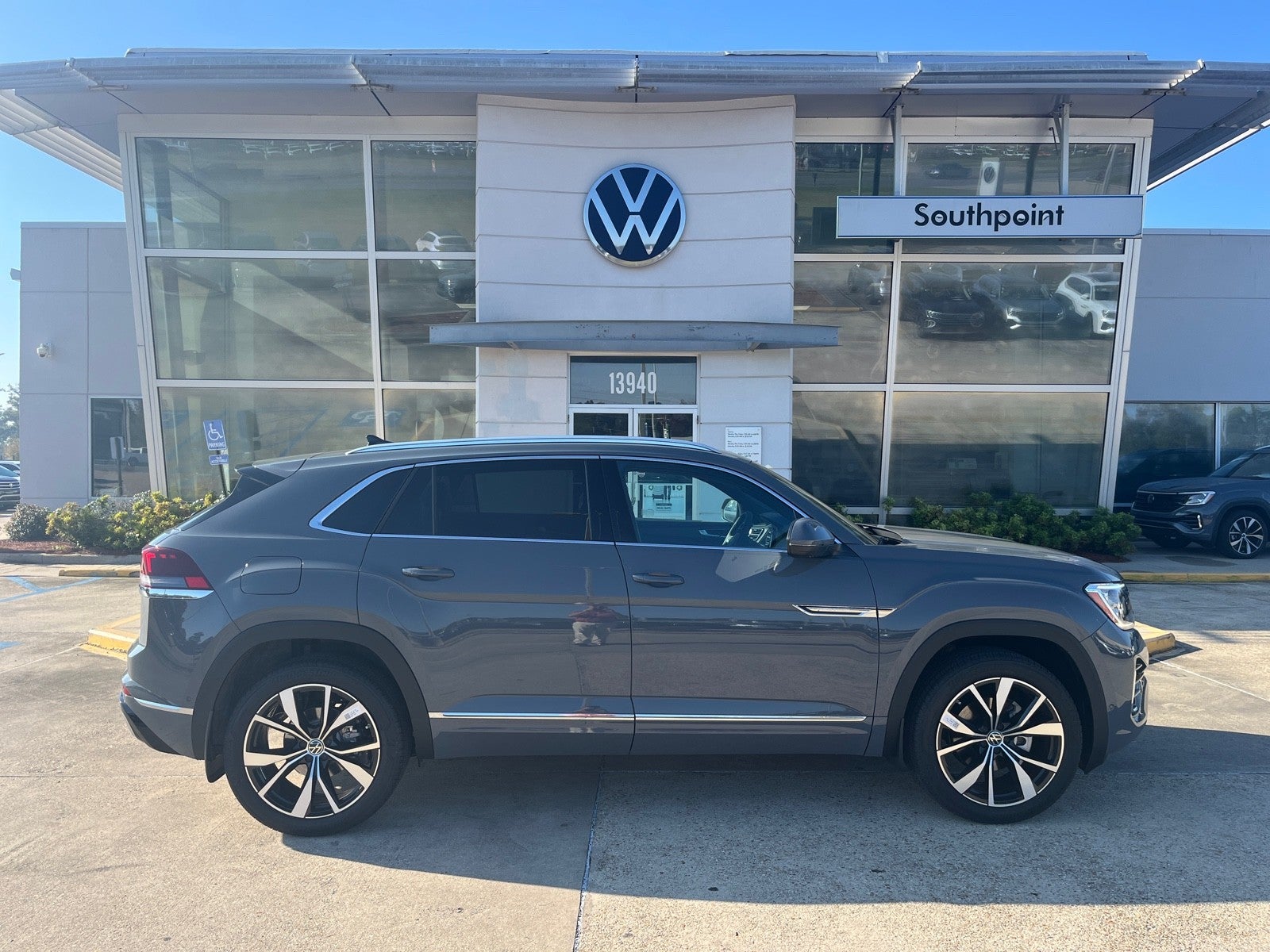 2026 Volkswagen Atlas Cross Sport 2.0T SEL Premium R-Line