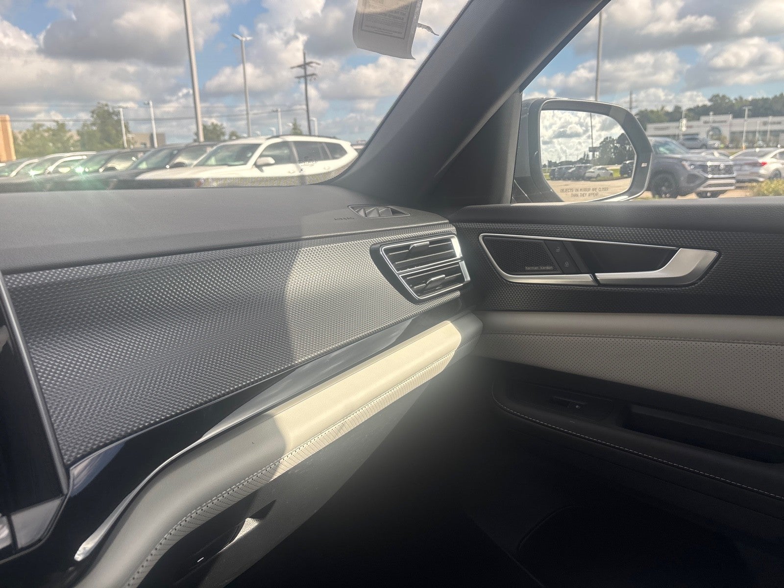 2026 Volkswagen Atlas Cross Sport 2.0T SEL Premium R-Line