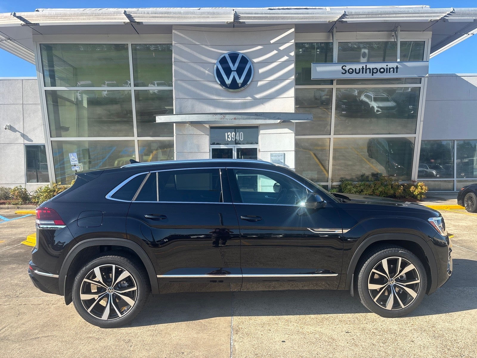 2026 Volkswagen Atlas Cross Sport 2.0T SEL Premium R-Line
