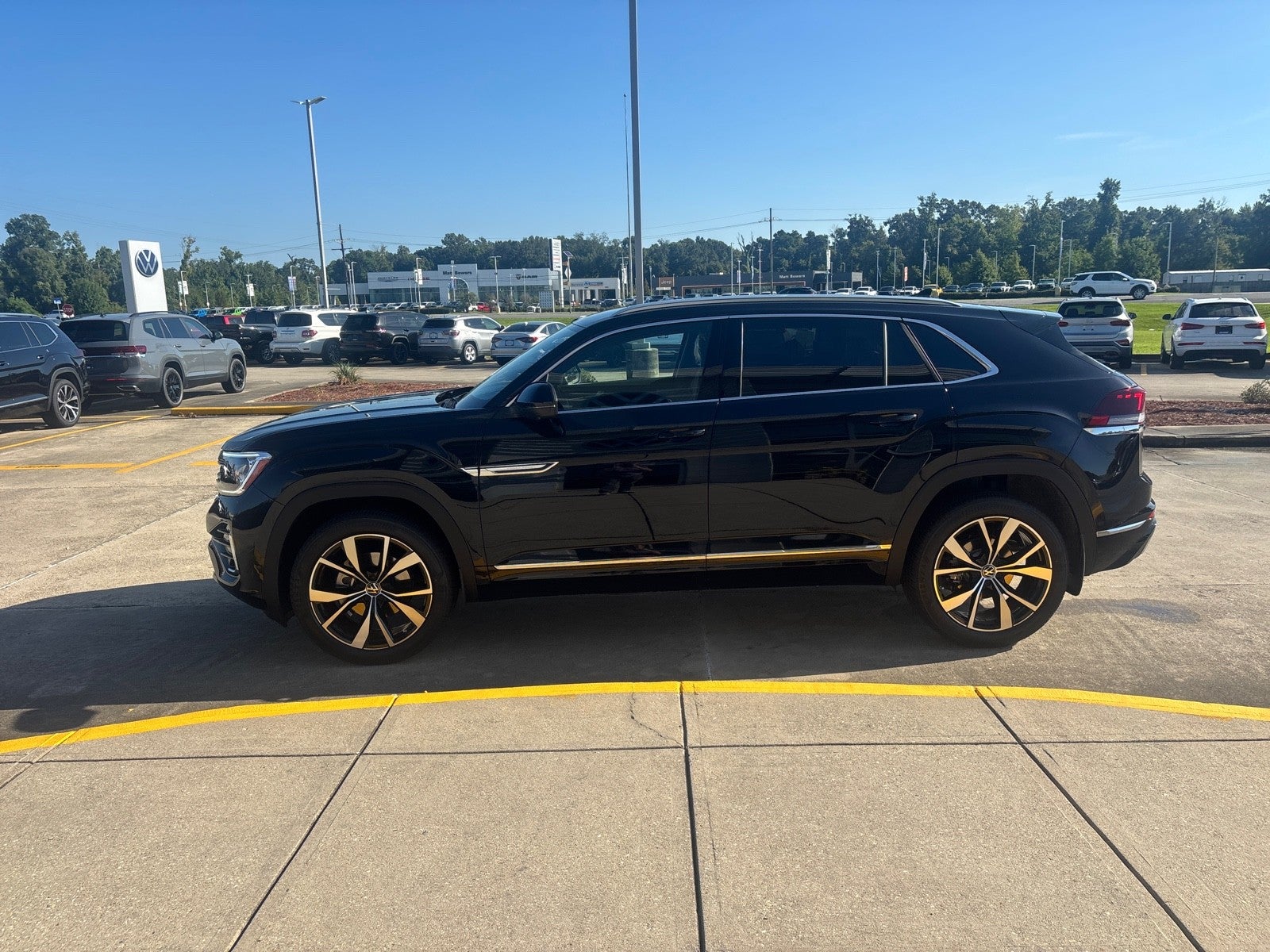 2026 Volkswagen Atlas Cross Sport 2.0T SEL Premium R-Line