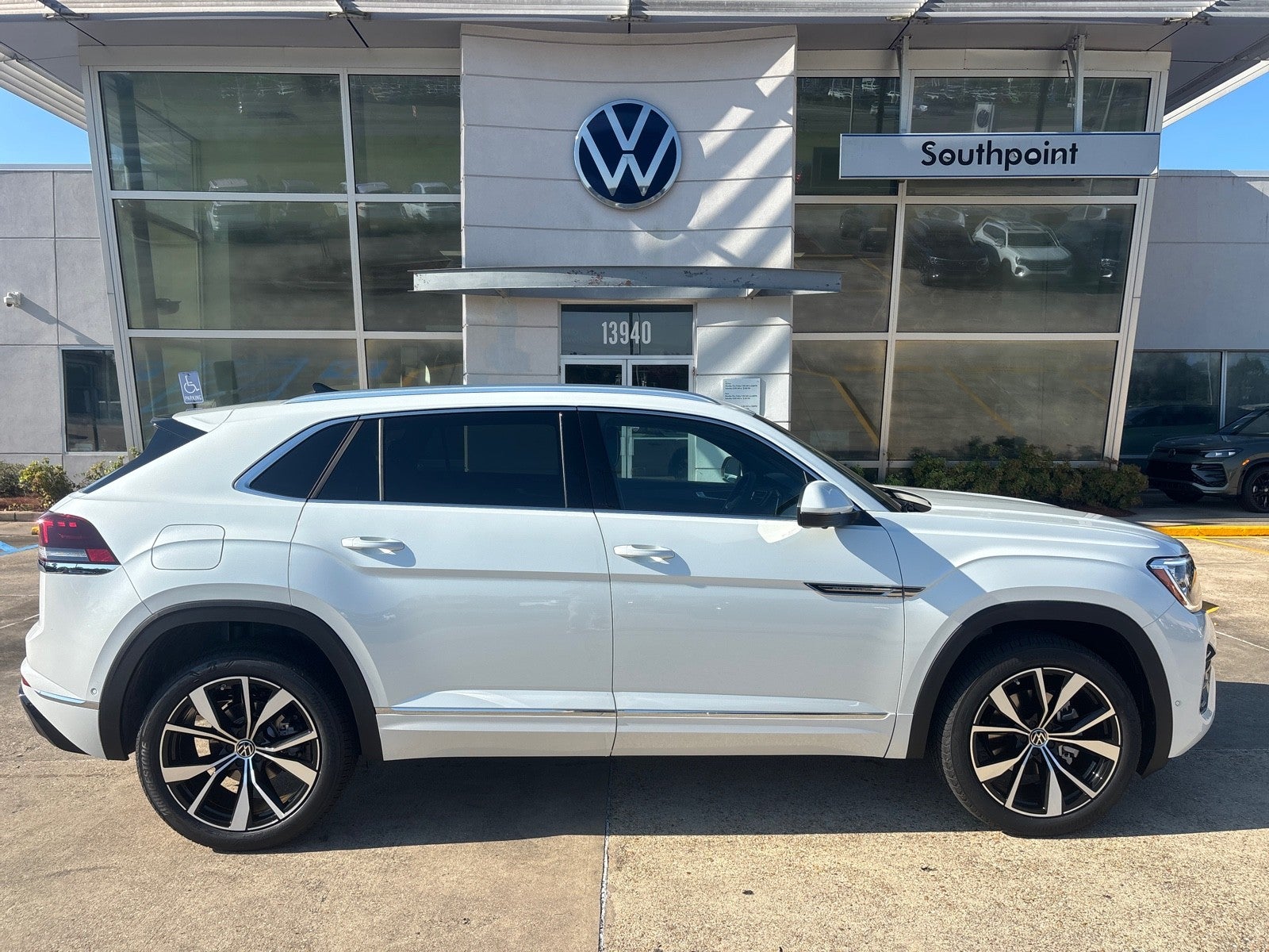 2026 Volkswagen Atlas Cross Sport 2.0T SEL Premium R-Line