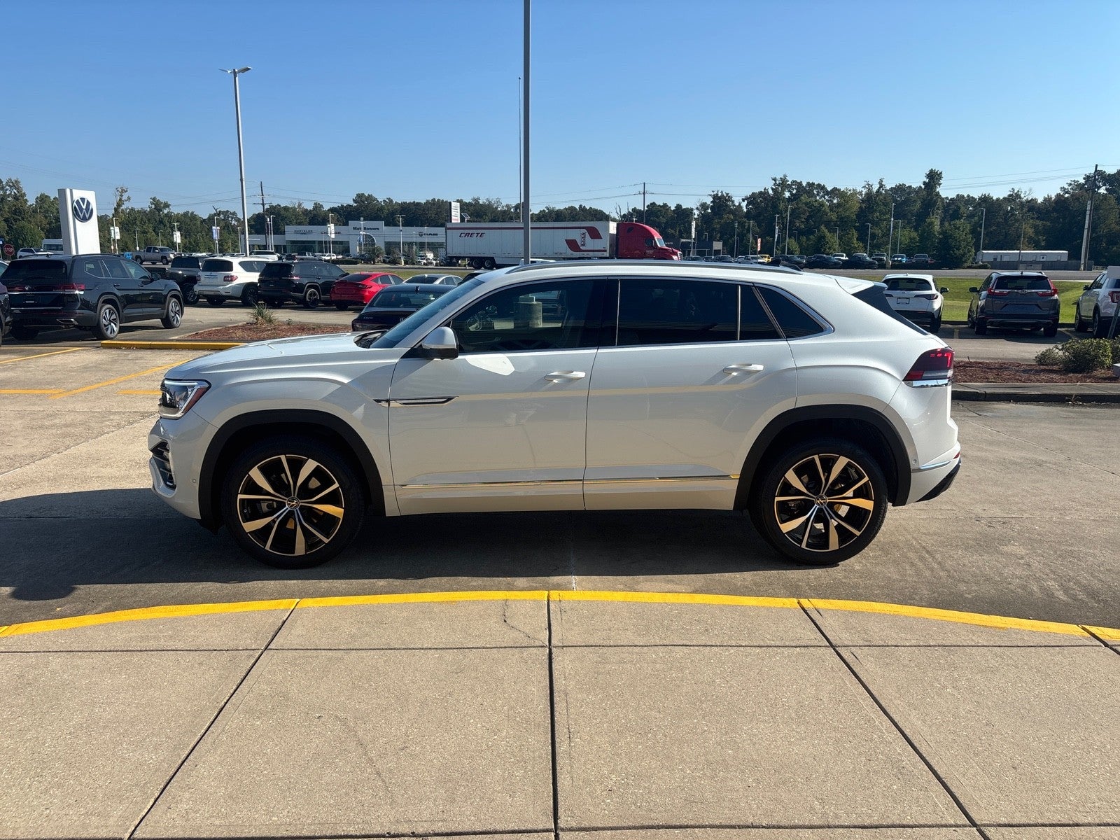 2026 Volkswagen Atlas Cross Sport 2.0T SEL Premium R-Line
