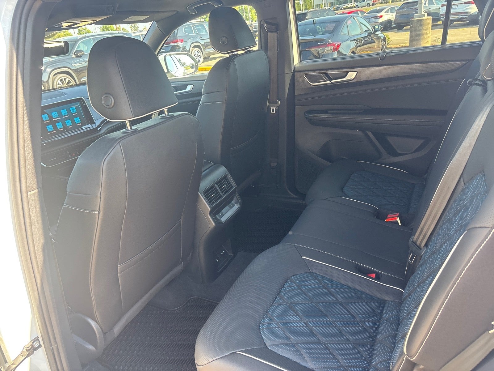 2026 Volkswagen Atlas Cross Sport 2.0T SEL Premium R-Line