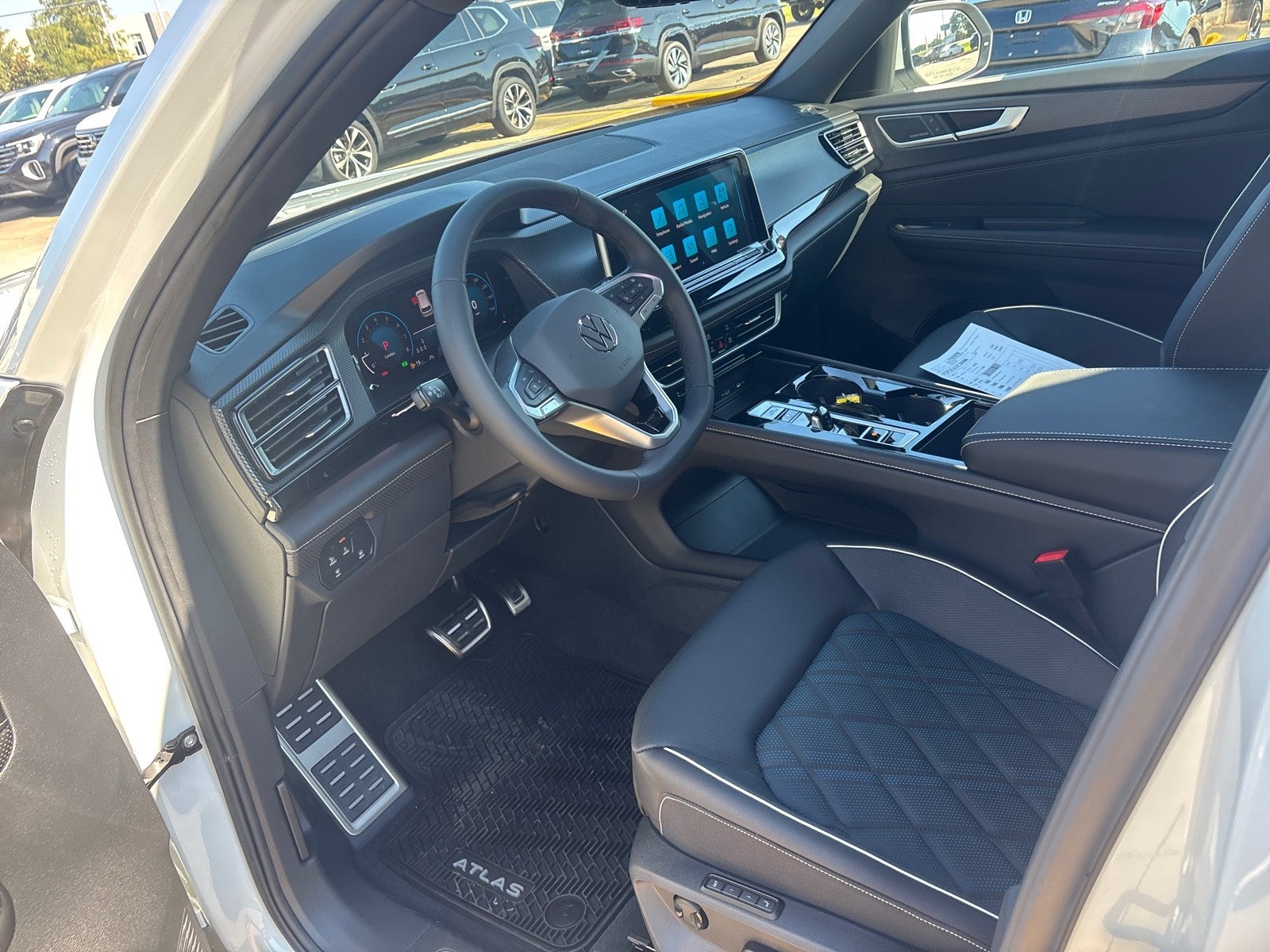 2026 Volkswagen Atlas Cross Sport 2.0T SEL Premium R-Line