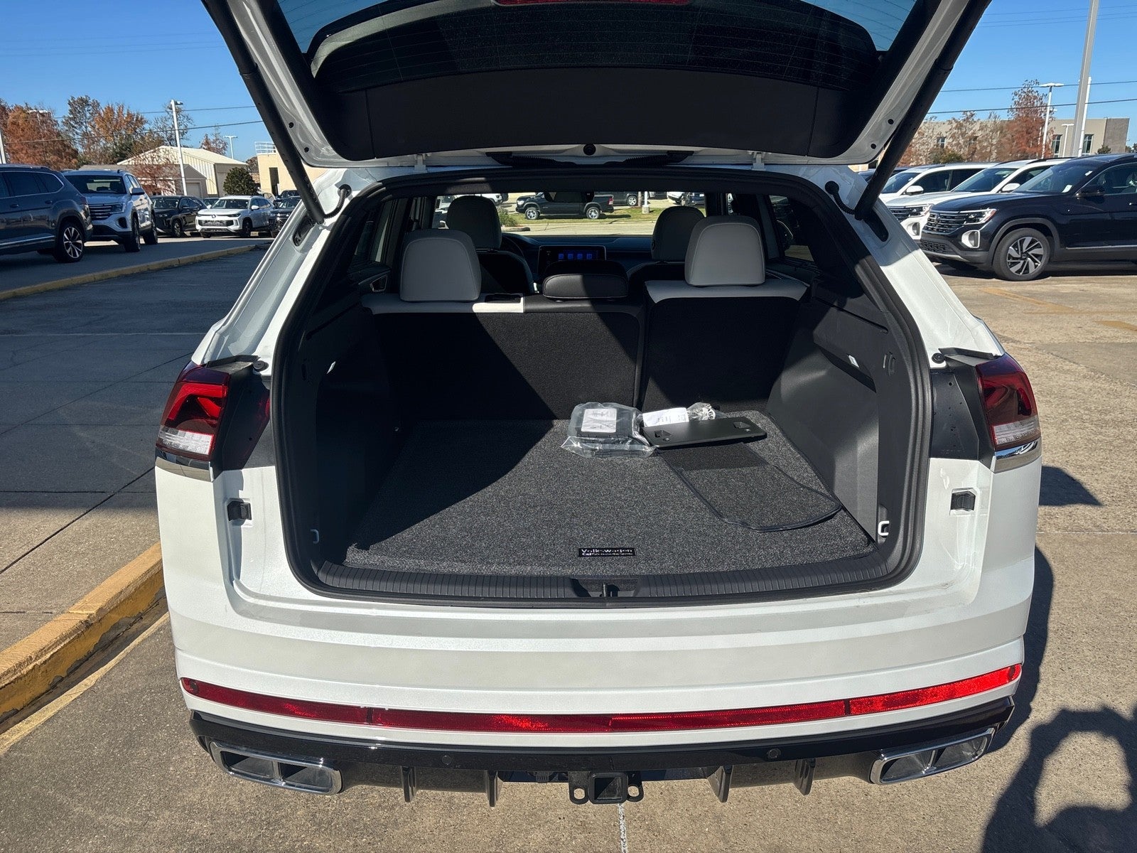 2026 Volkswagen Atlas Cross Sport 2.0T SEL Premium R-Line