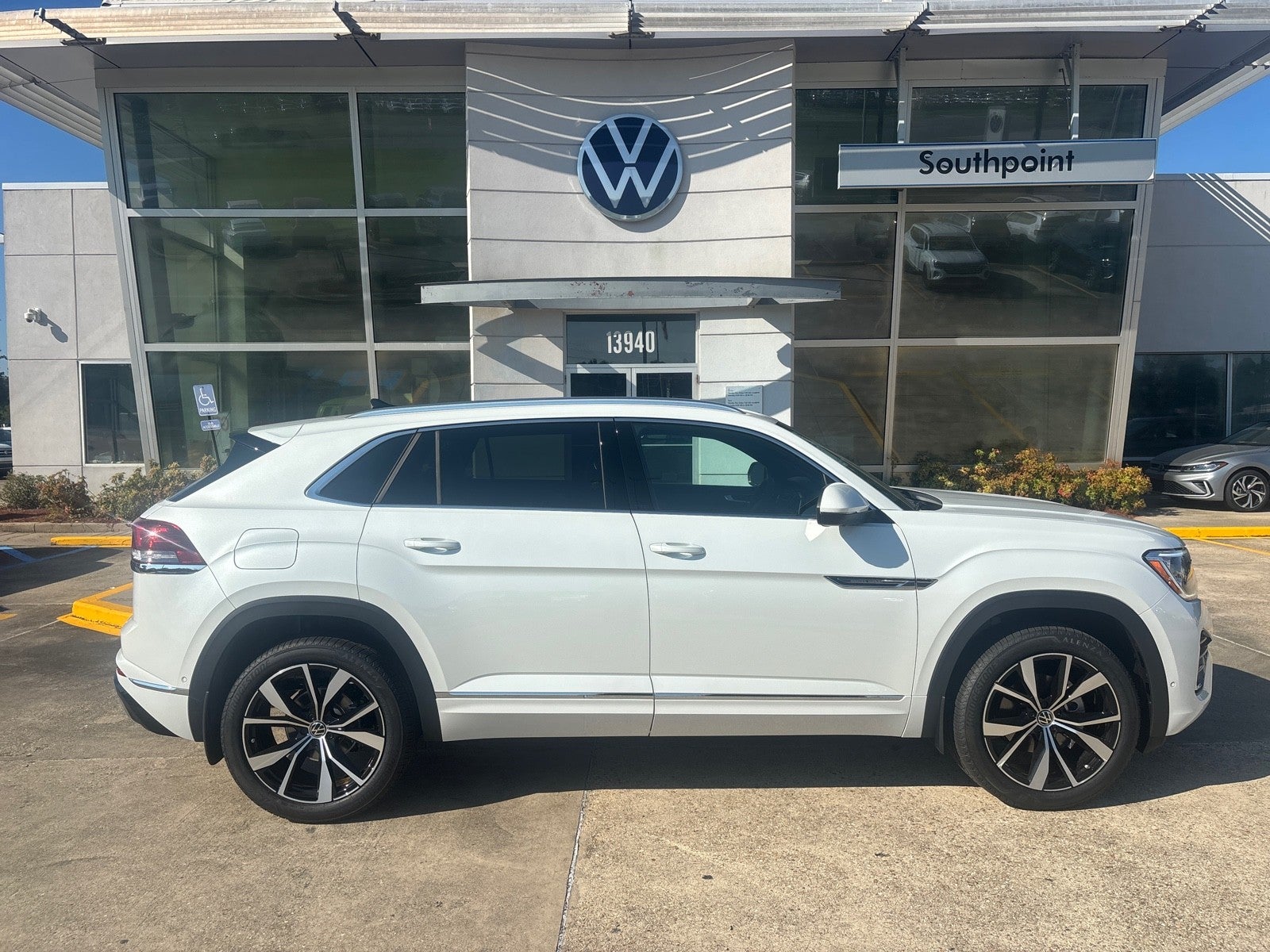 2026 Volkswagen Atlas Cross Sport 2.0T SEL Premium R-Line