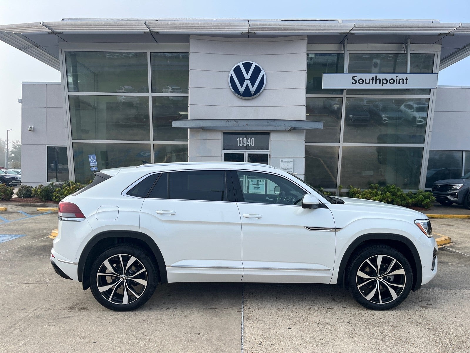 2026 Volkswagen Atlas Cross Sport 2.0T SEL Premium R-Line