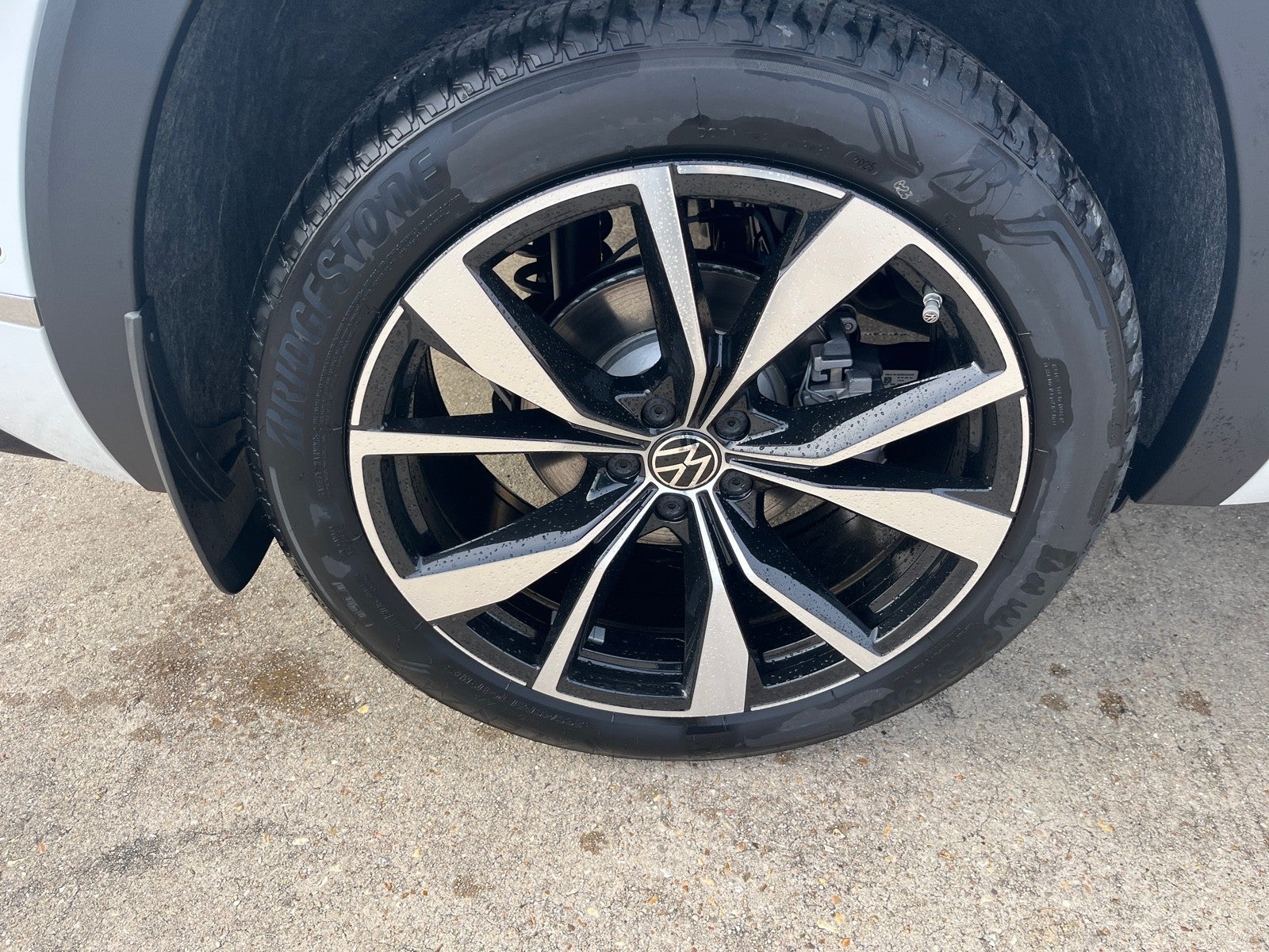 2026 Volkswagen Atlas Cross Sport 2.0T SEL Premium R-Line