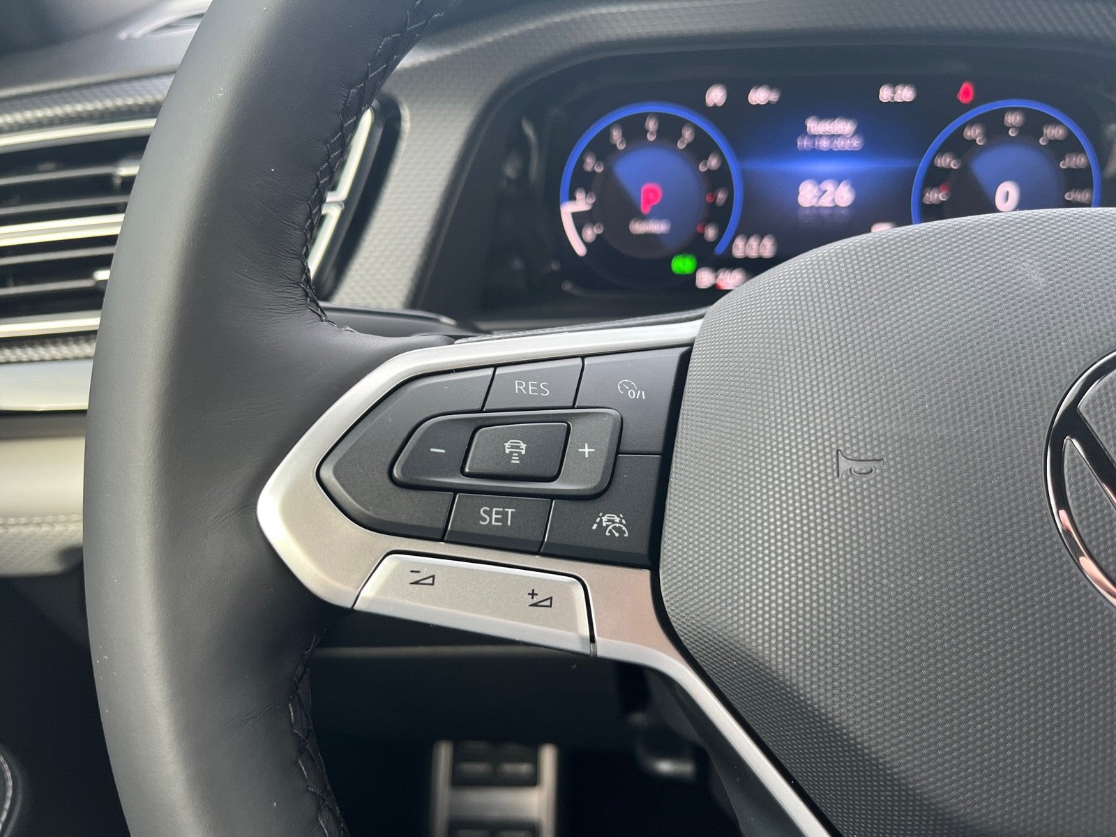 2026 Volkswagen Atlas Cross Sport 2.0T SEL Premium R-Line