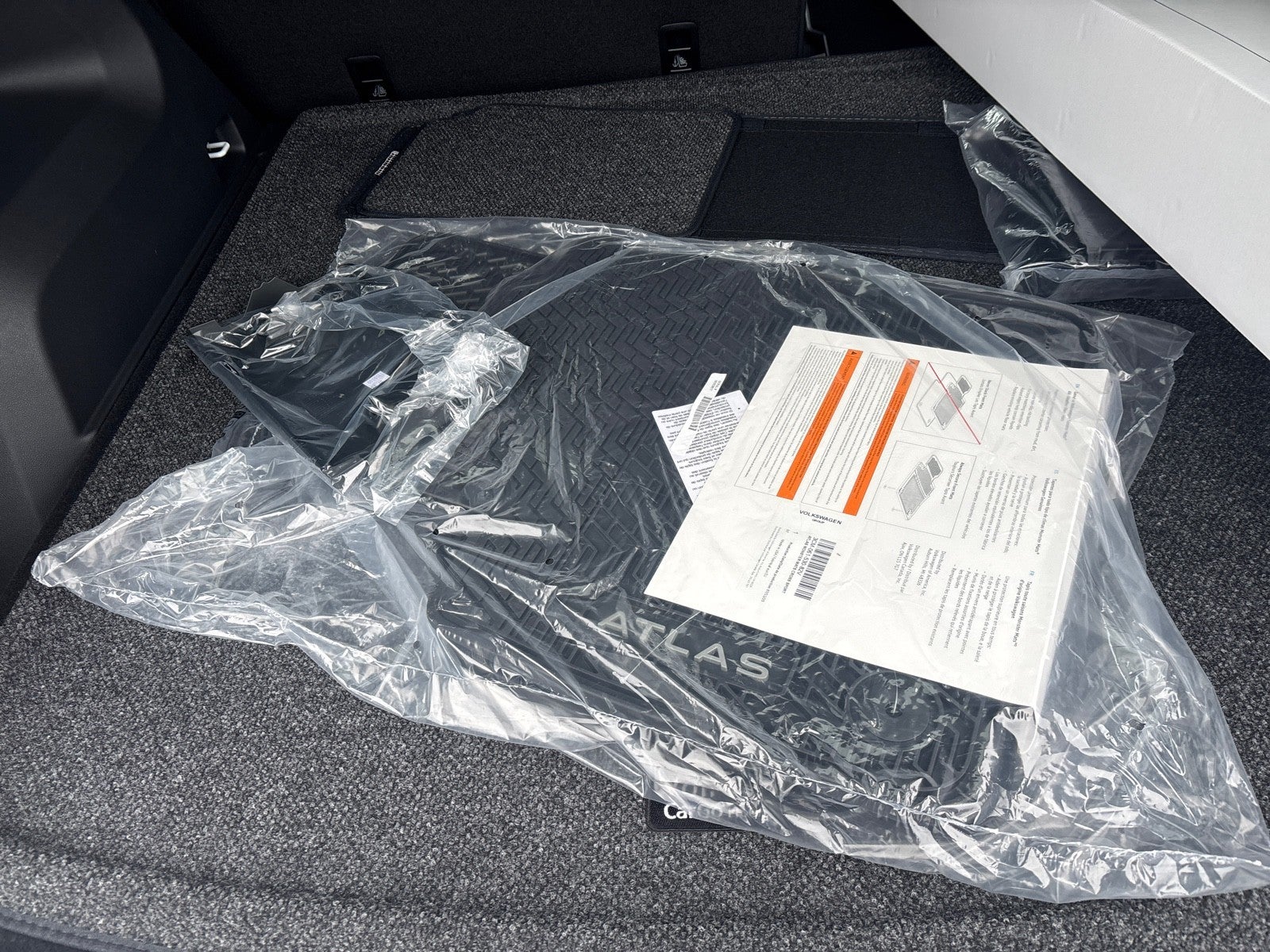 2026 Volkswagen Atlas Cross Sport 2.0T SEL Premium R-Line