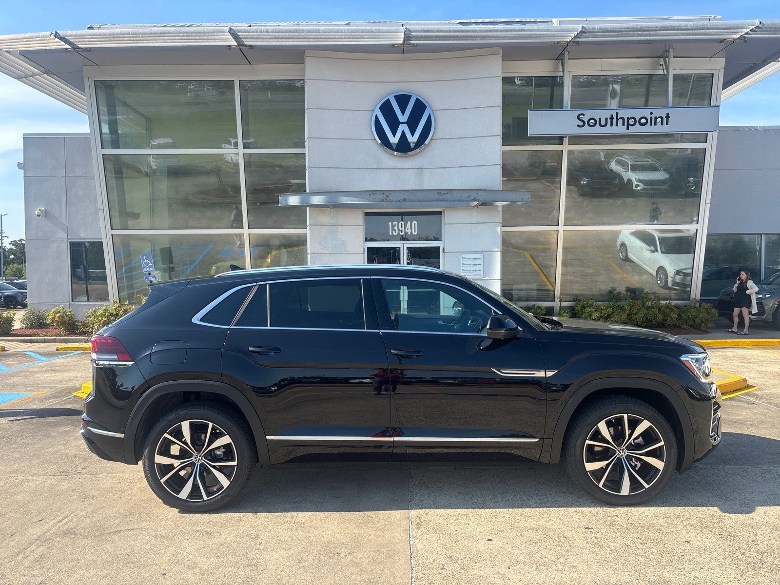 2026 Volkswagen Atlas Cross Sport 2.0T SEL Premium R-Line
