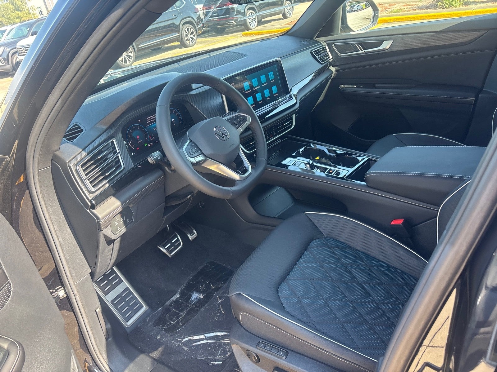 2026 Volkswagen Atlas Cross Sport 2.0T SEL Premium R-Line