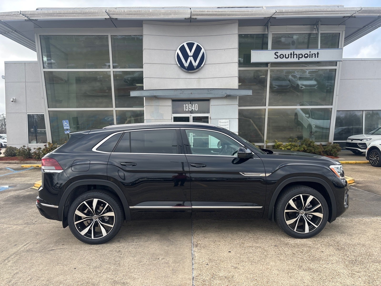 2026 Volkswagen Atlas Cross Sport 2.0T SEL Premium R-Line