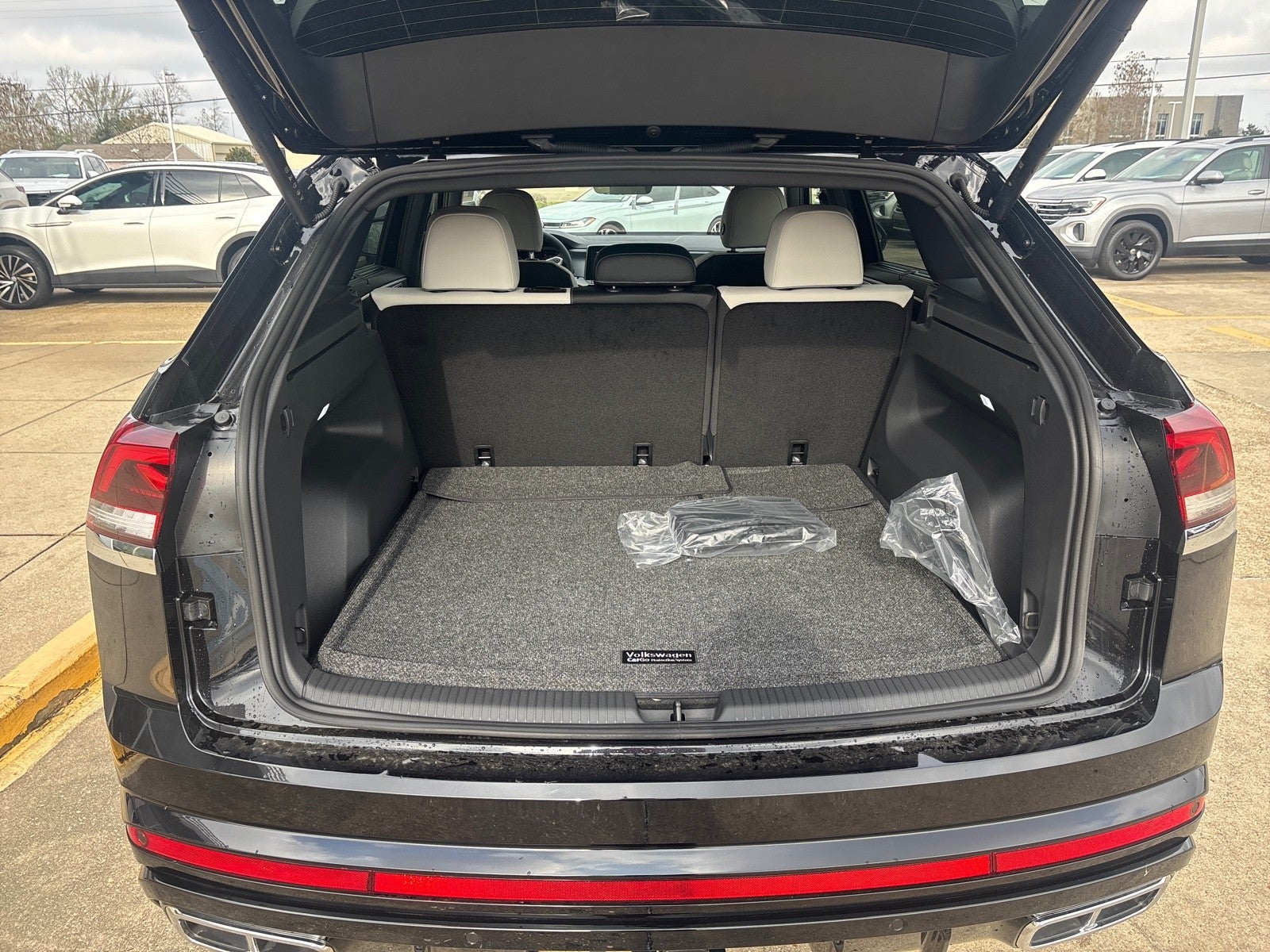 2026 Volkswagen Atlas Cross Sport 2.0T SEL Premium R-Line