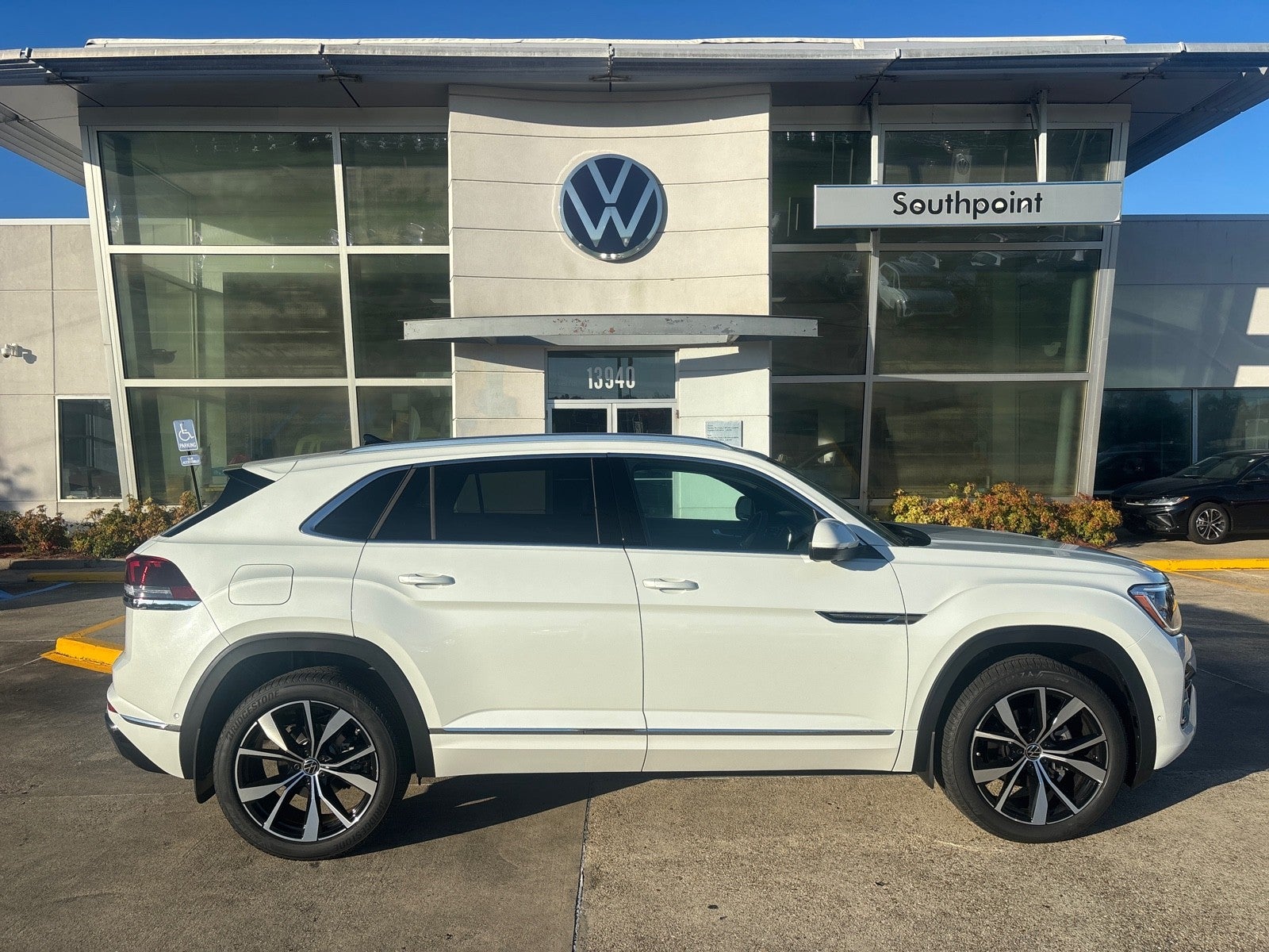 2026 Volkswagen Atlas Cross Sport 2.0T SEL Premium R-Line