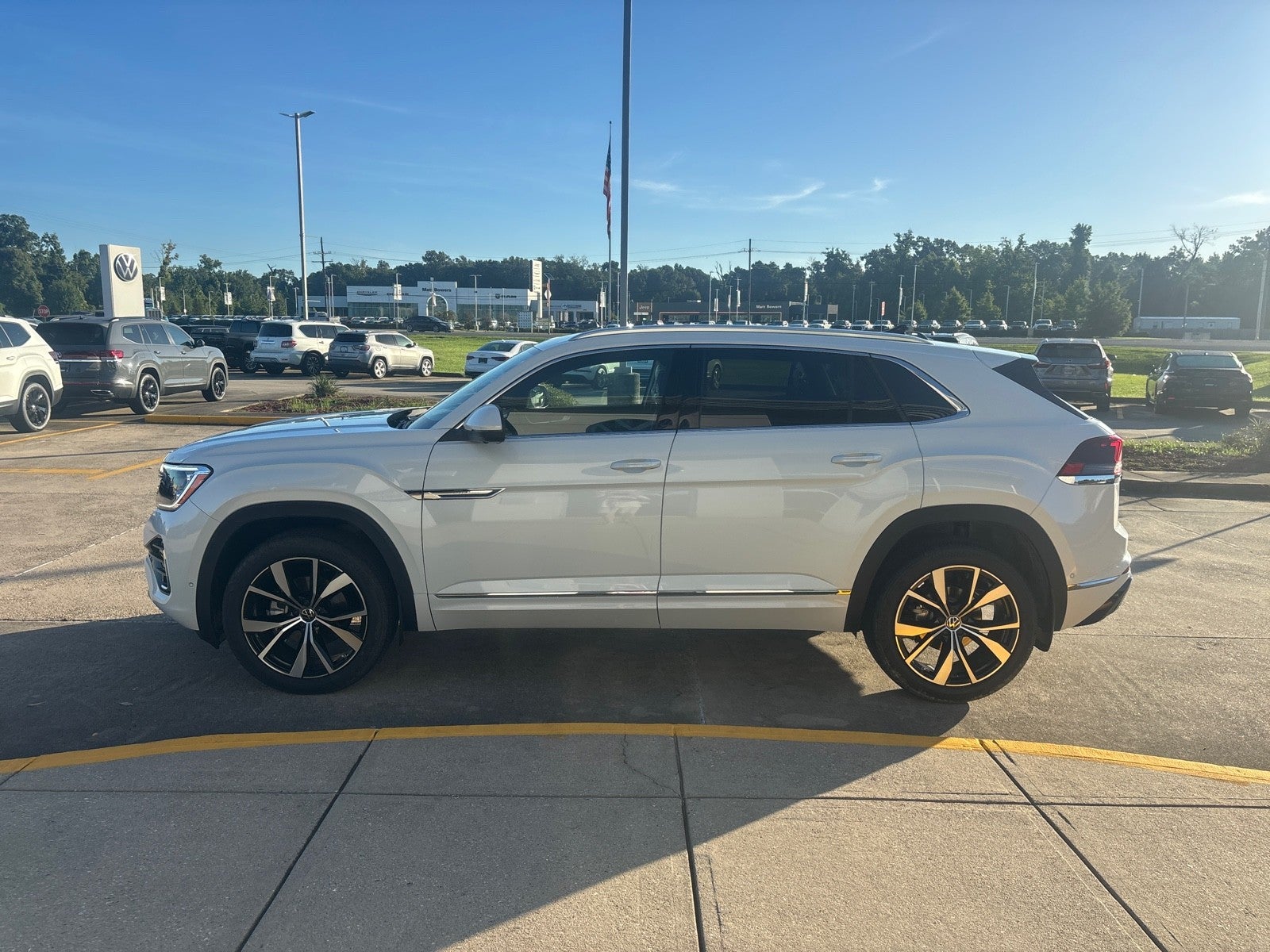 2026 Volkswagen Atlas Cross Sport 2.0T SEL Premium R-Line