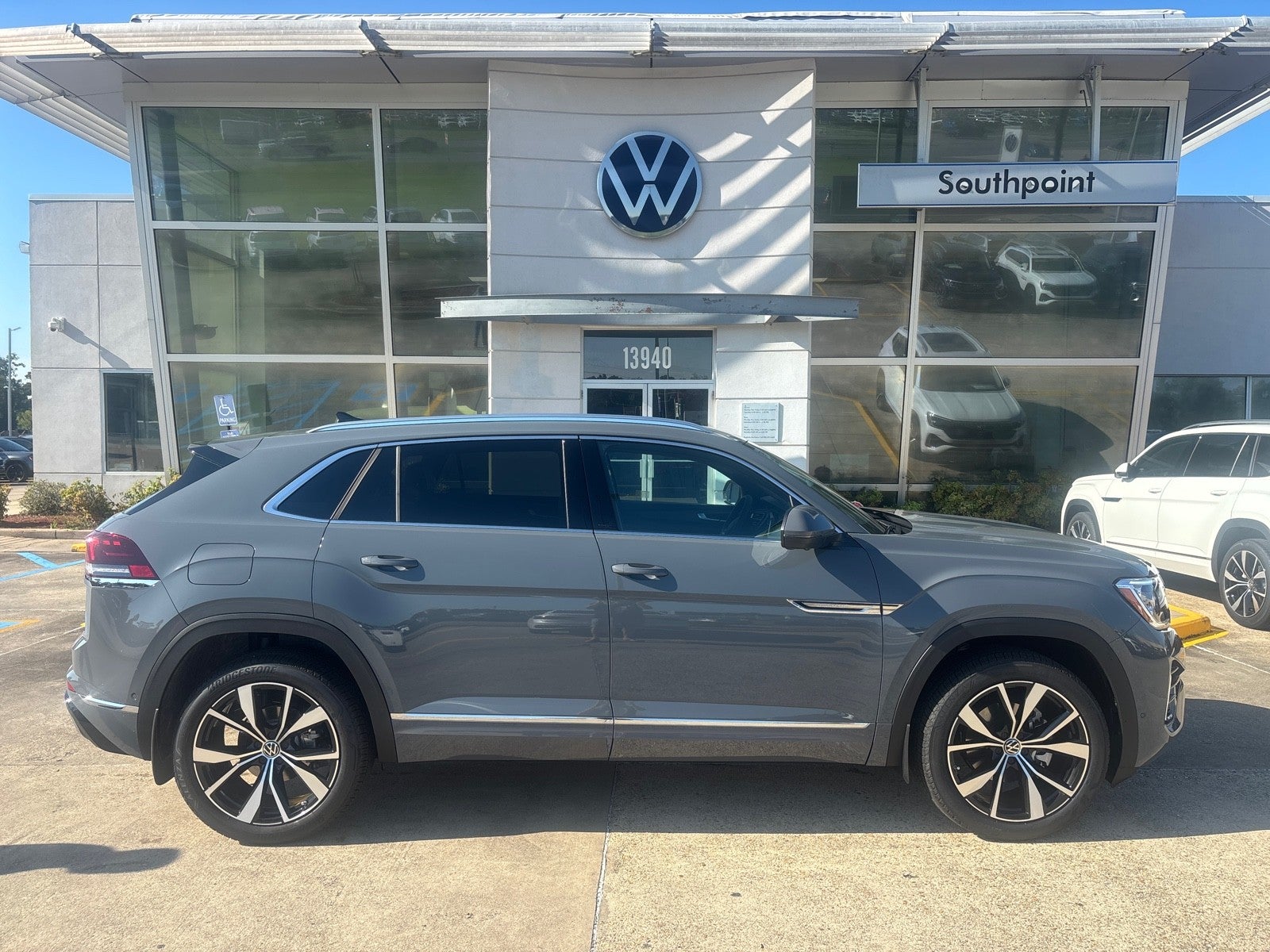 2026 Volkswagen Atlas Cross Sport 2.0T SEL Premium R-Line