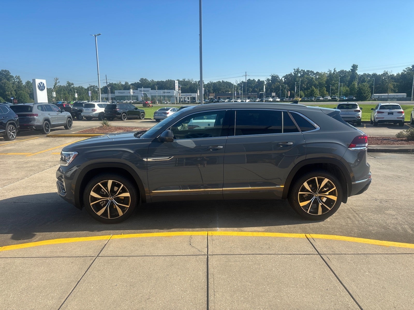 2026 Volkswagen Atlas Cross Sport 2.0T SEL Premium R-Line