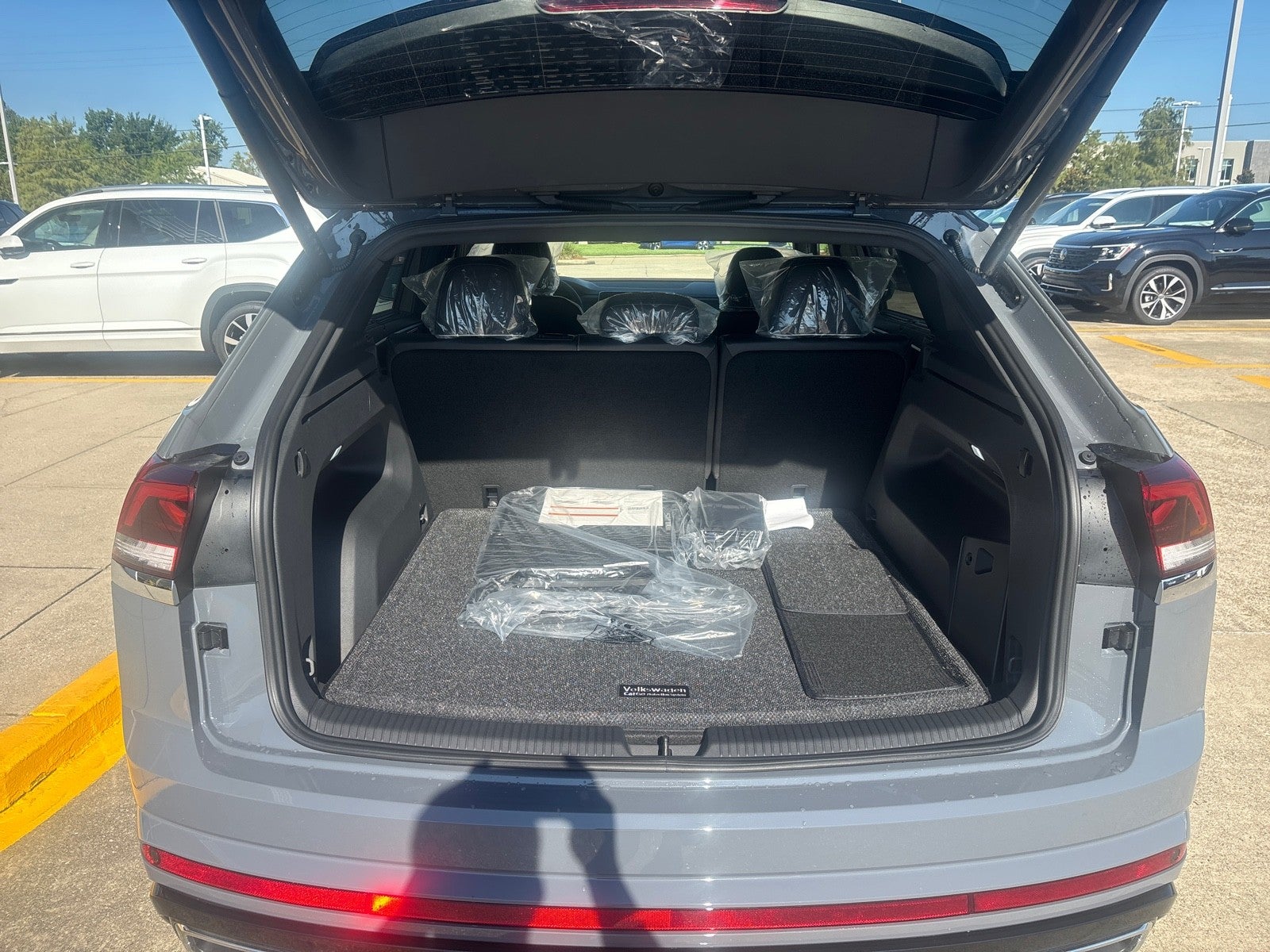 2026 Volkswagen Atlas Cross Sport 2.0T SEL Premium R-Line