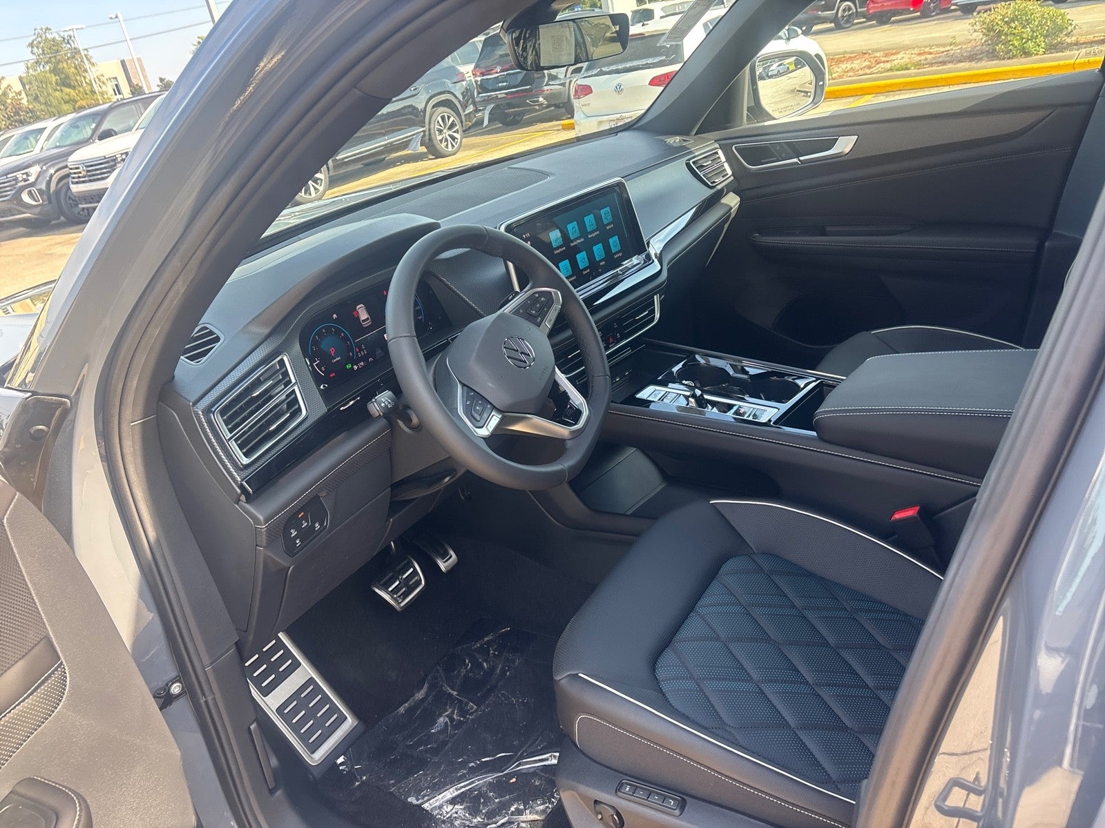 2026 Volkswagen Atlas Cross Sport 2.0T SEL Premium R-Line
