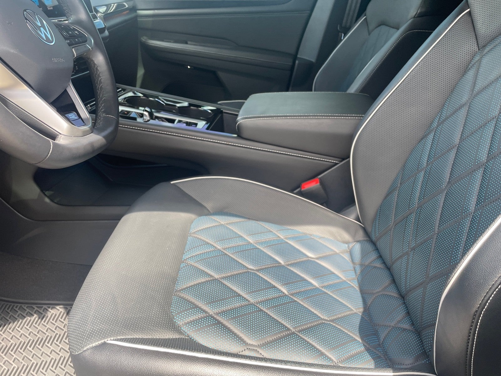 2024 Volkswagen Atlas Cross Sport 2.0T SEL Premium R-Line