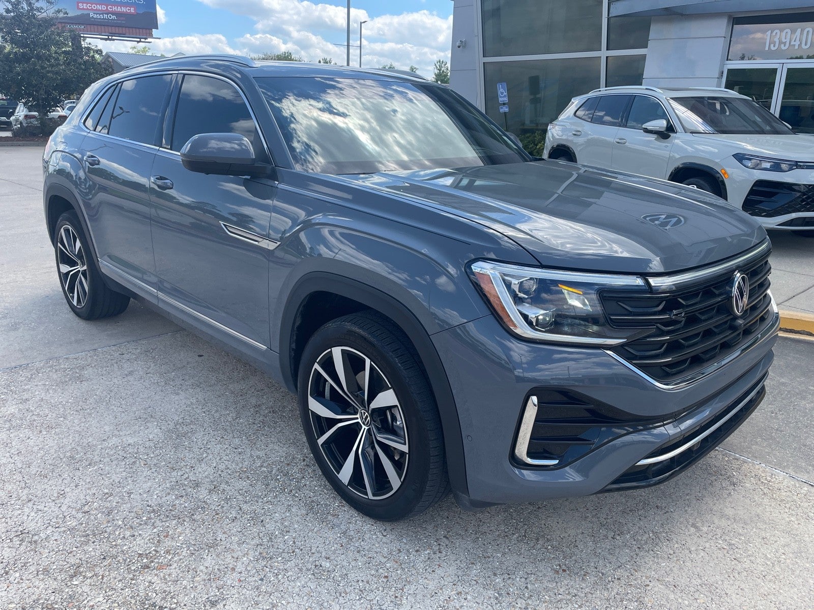 2024 Volkswagen Atlas Cross Sport 2.0T SEL Premium R-Line