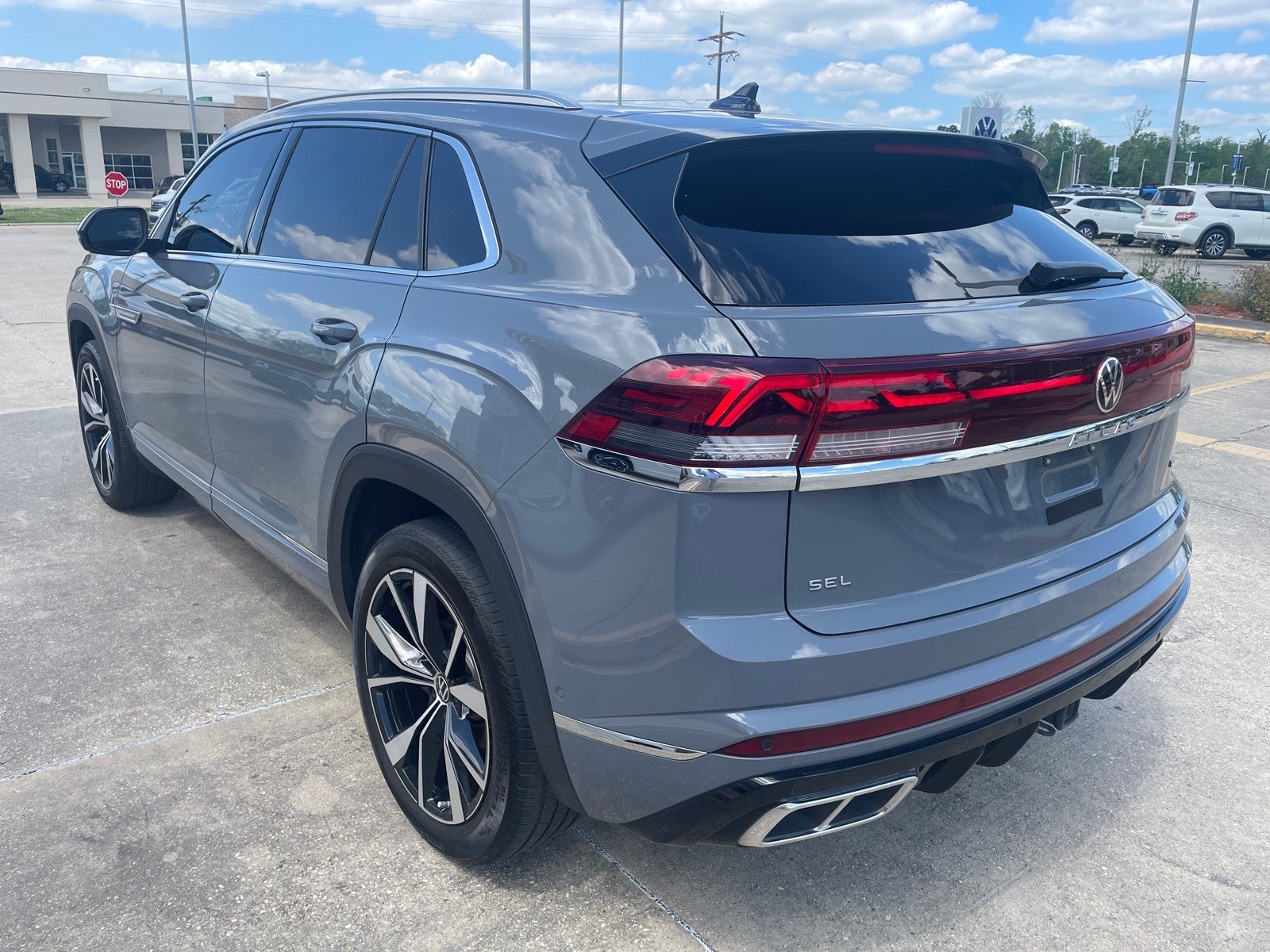 2024 Volkswagen Atlas Cross Sport 2.0T SEL Premium R-Line