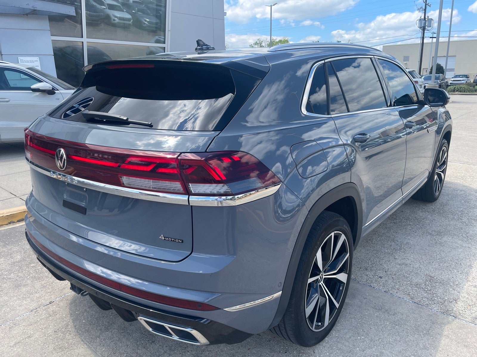 2024 Volkswagen Atlas Cross Sport 2.0T SEL Premium R-Line