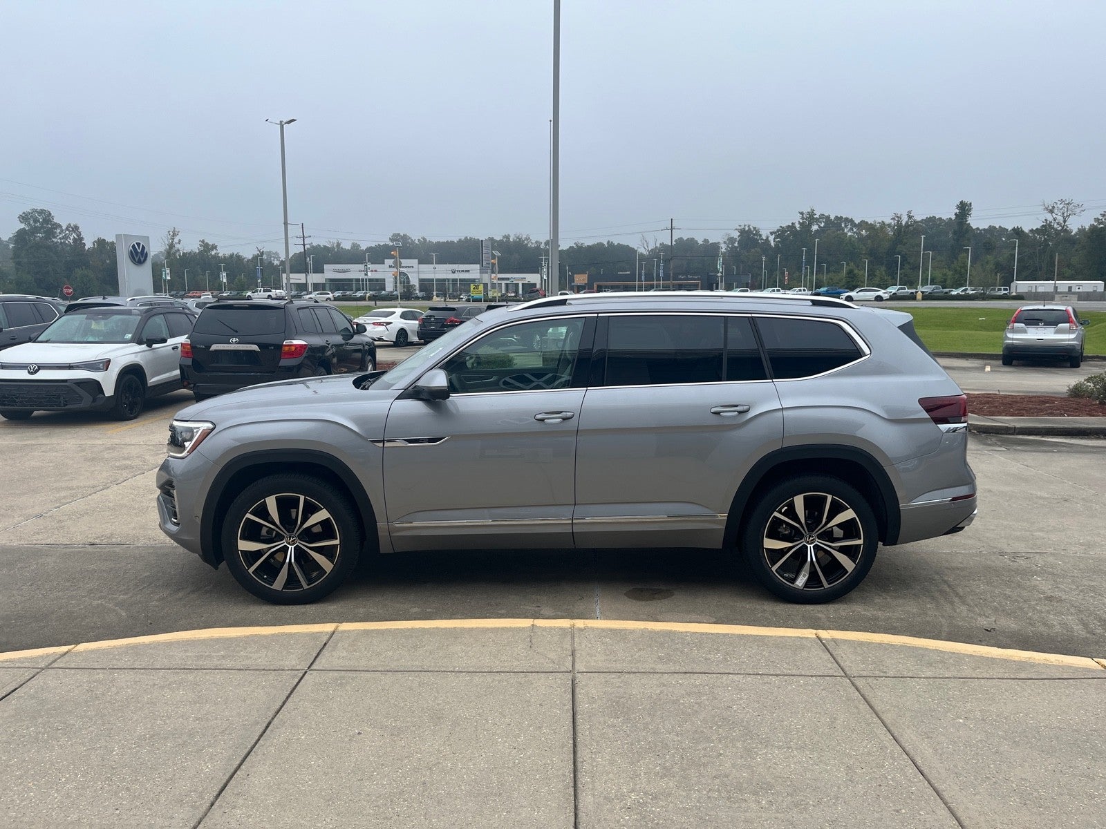 2026 Volkswagen Atlas 2.0T SEL Premium R-Line