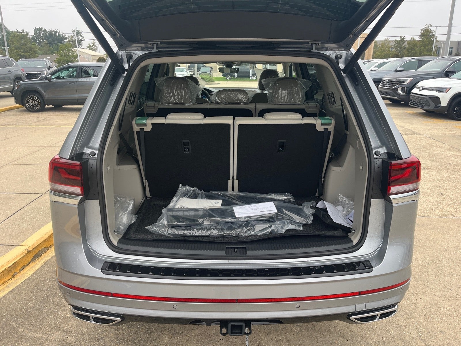 2026 Volkswagen Atlas 2.0T SEL Premium R-Line