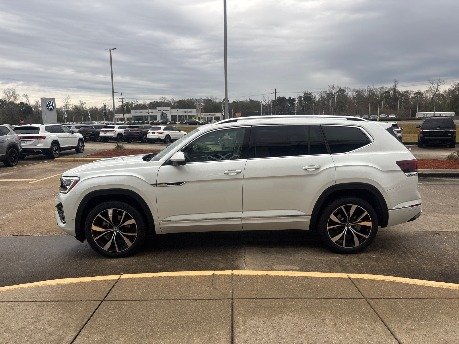 2026 Volkswagen Atlas 2.0T SEL Premium R-Line