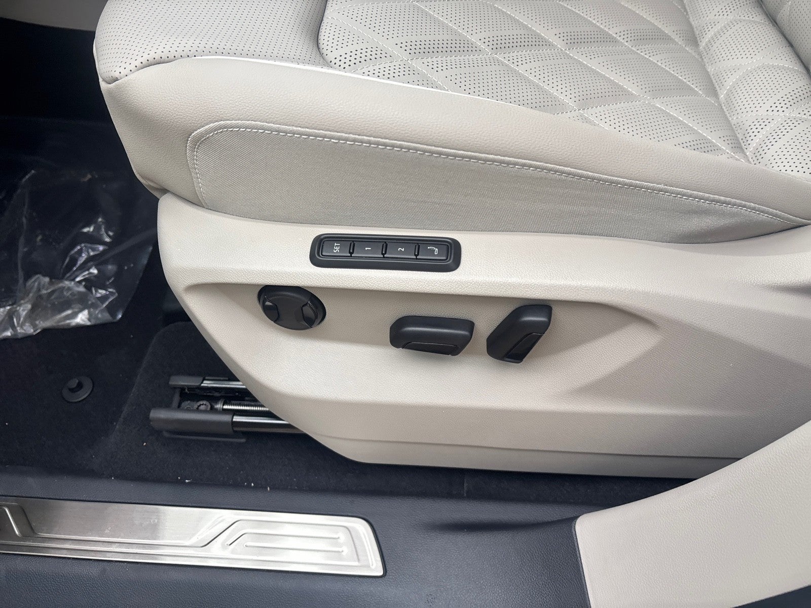 2026 Volkswagen Atlas 2.0T SEL Premium R-Line