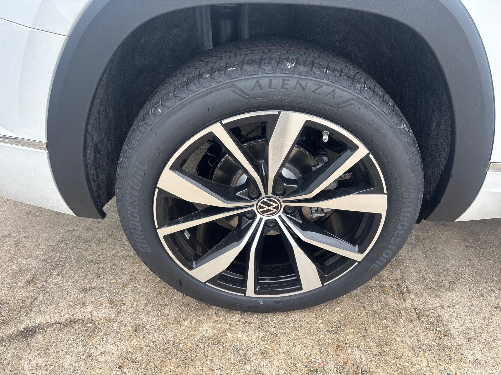 2026 Volkswagen Atlas 2.0T SEL Premium R-Line