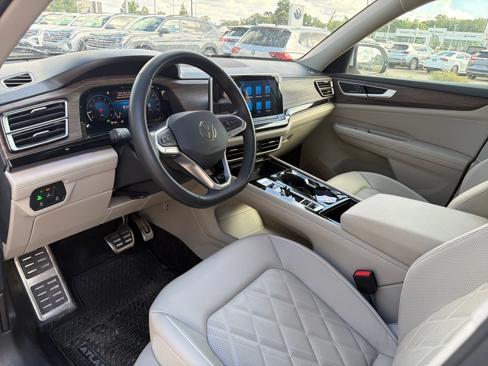 2026 Volkswagen Atlas 2.0T SEL Premium R-Line