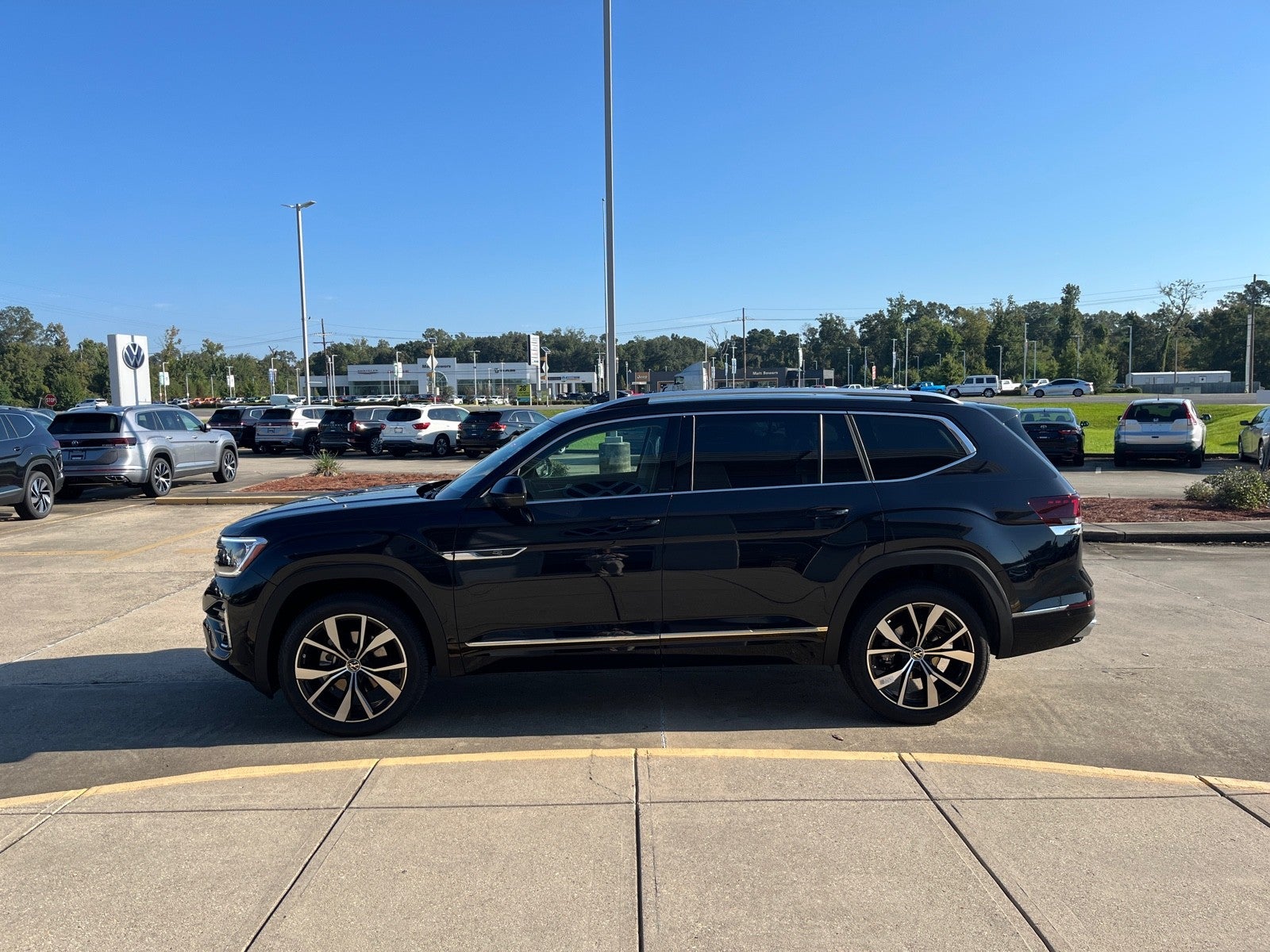 2026 Volkswagen Atlas 2.0T SEL Premium R-Line