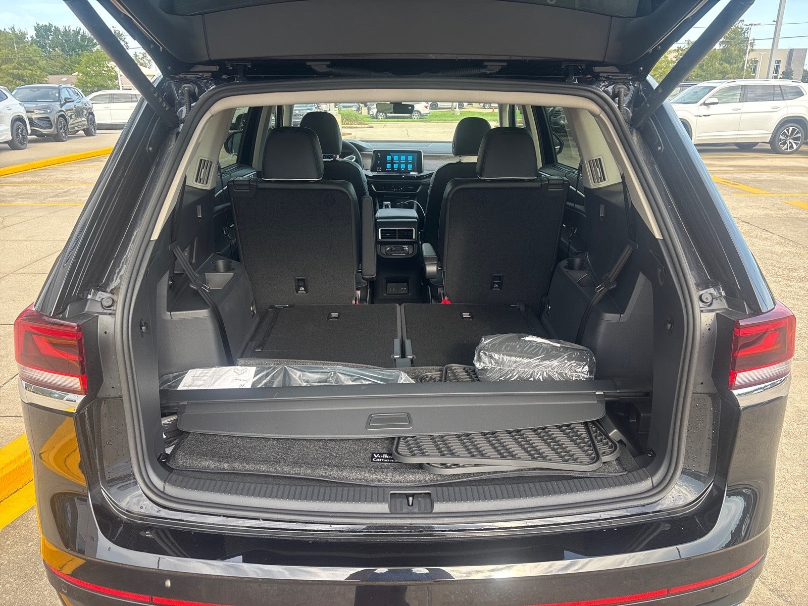 2026 Volkswagen Atlas 2.0T SEL Premium R-Line