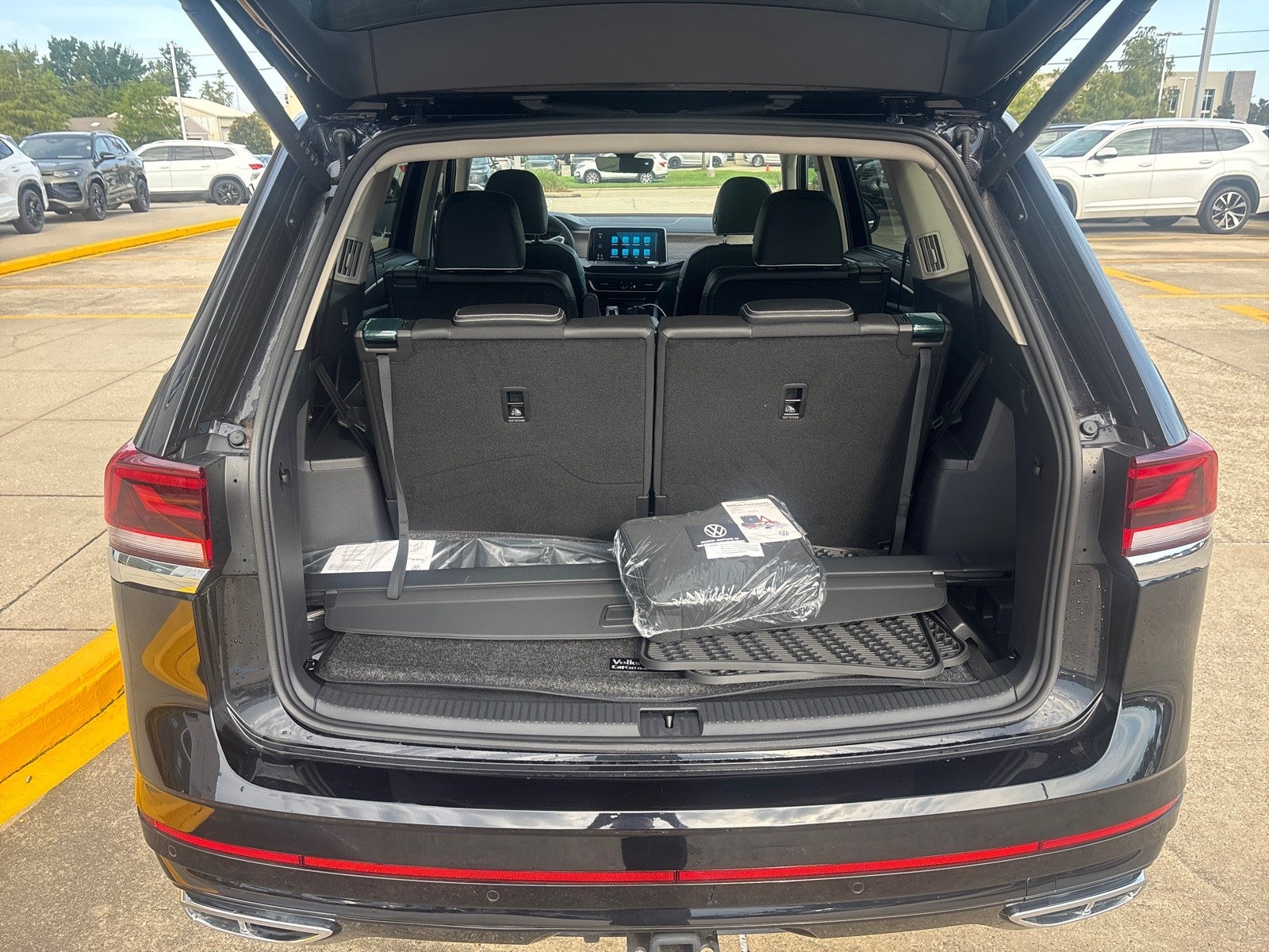 2026 Volkswagen Atlas 2.0T SEL Premium R-Line