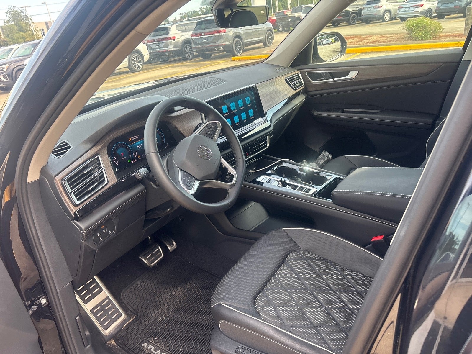2026 Volkswagen Atlas 2.0T SEL Premium R-Line