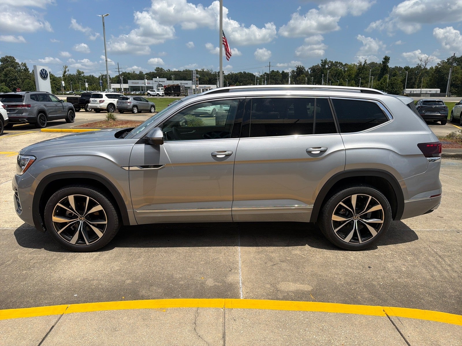 2026 Volkswagen Atlas 2.0T SEL Premium R-Line