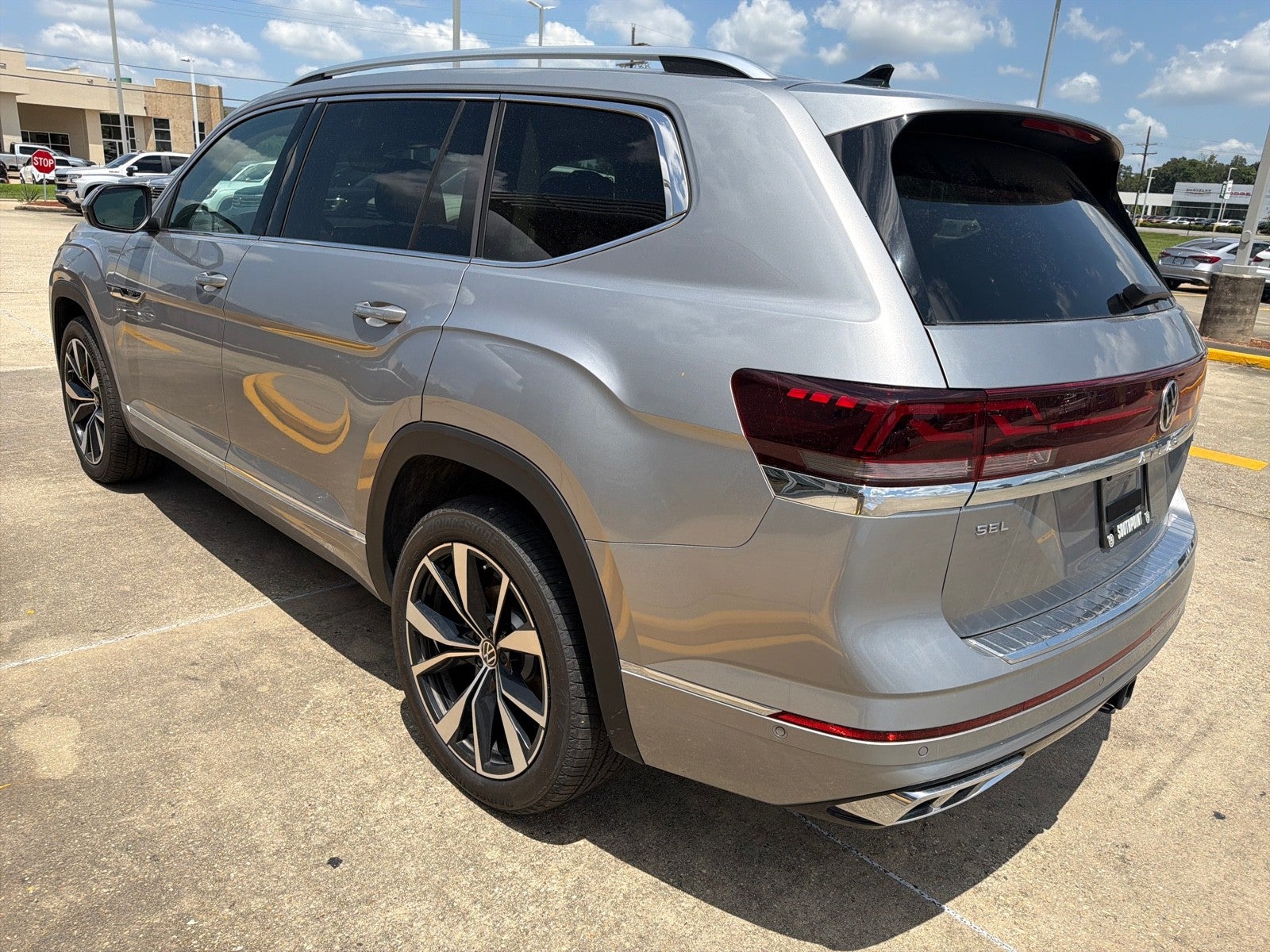 2026 Volkswagen Atlas 2.0T SEL Premium R-Line