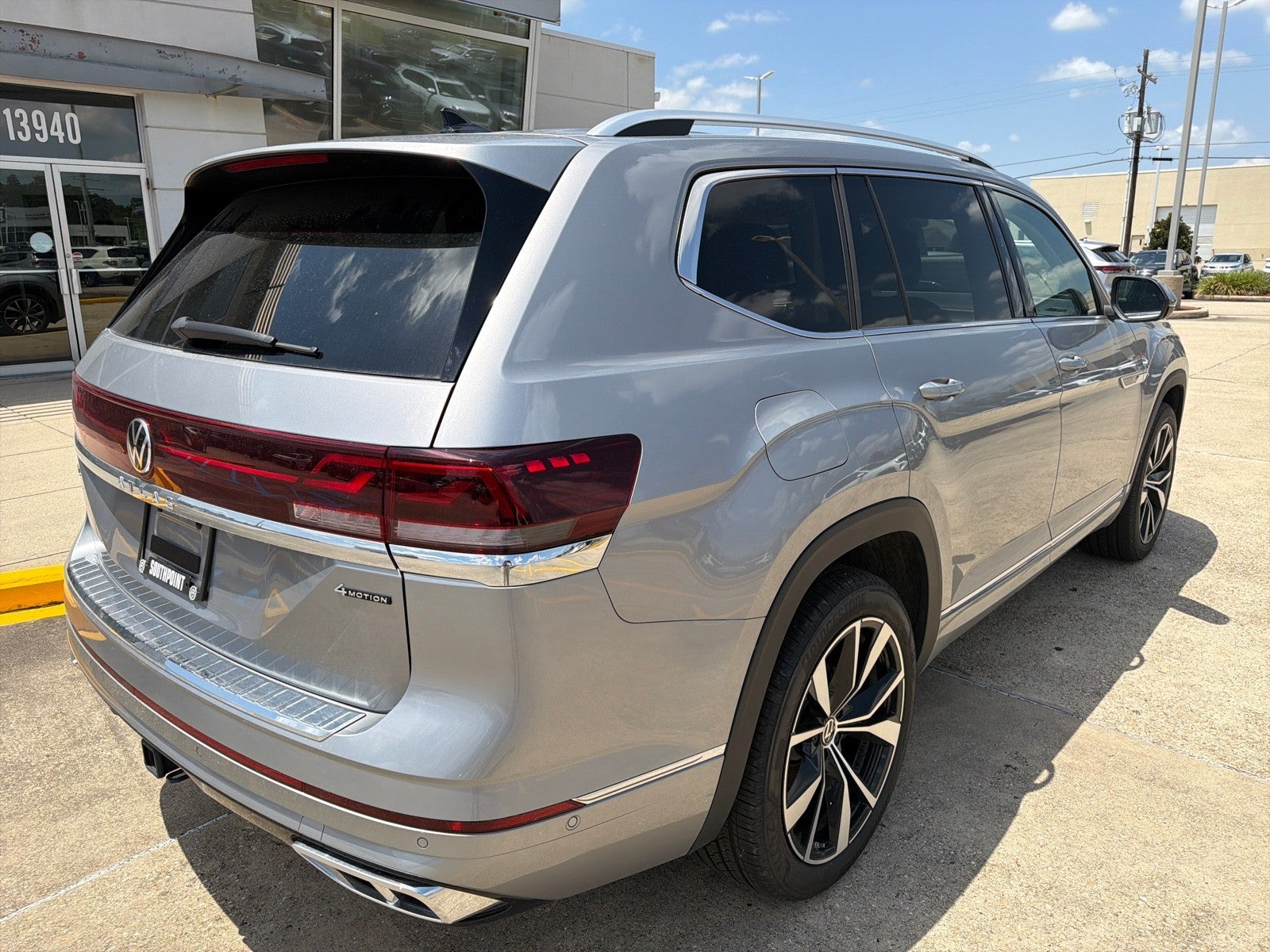 2026 Volkswagen Atlas 2.0T SEL Premium R-Line
