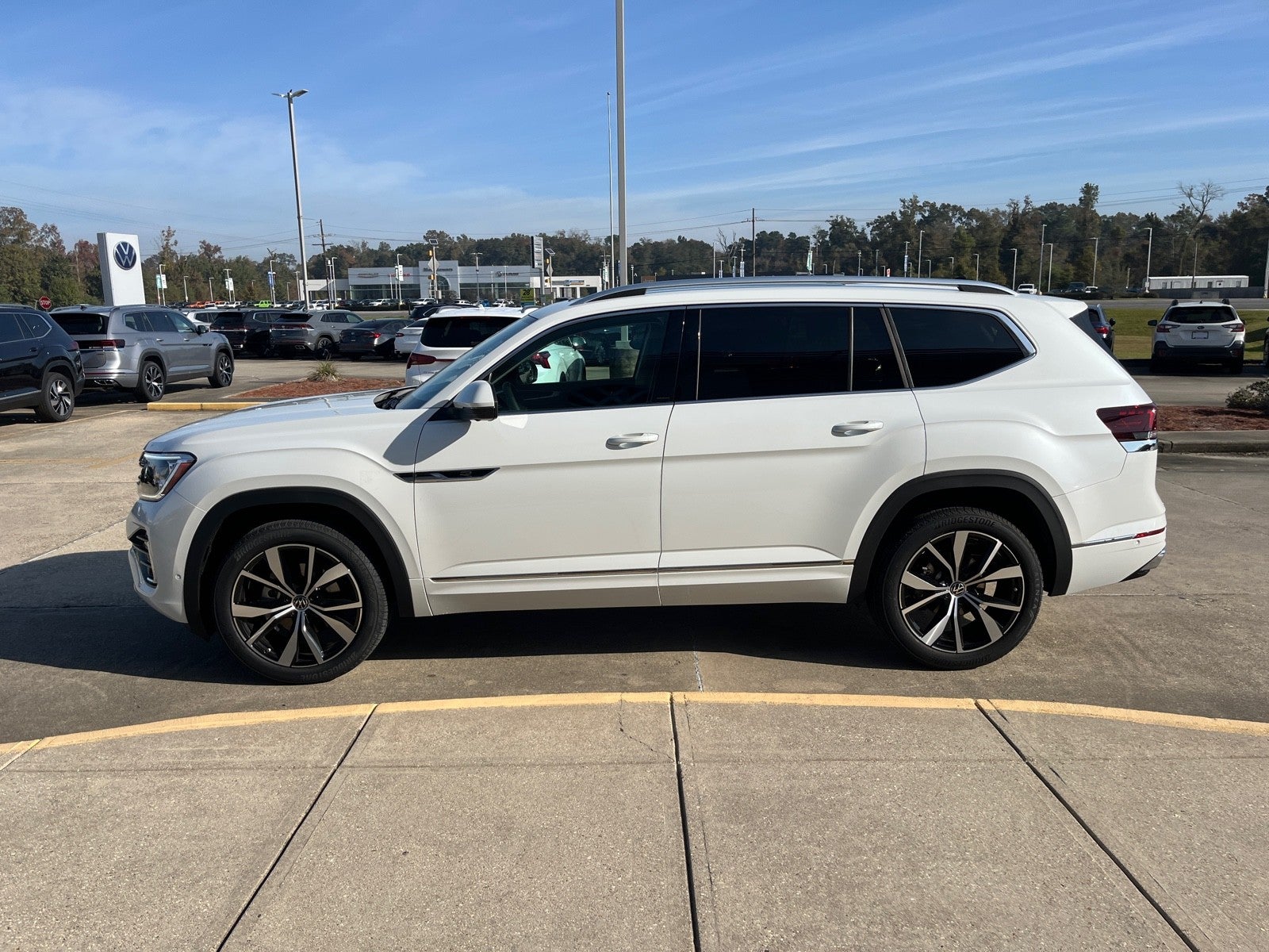 2026 Volkswagen Atlas 2.0T SEL Premium R-Line