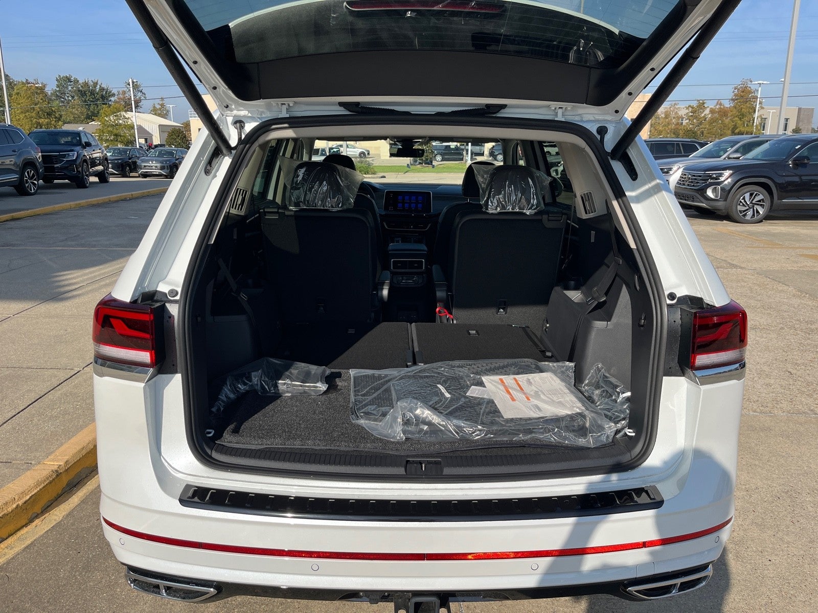 2026 Volkswagen Atlas 2.0T SEL Premium R-Line