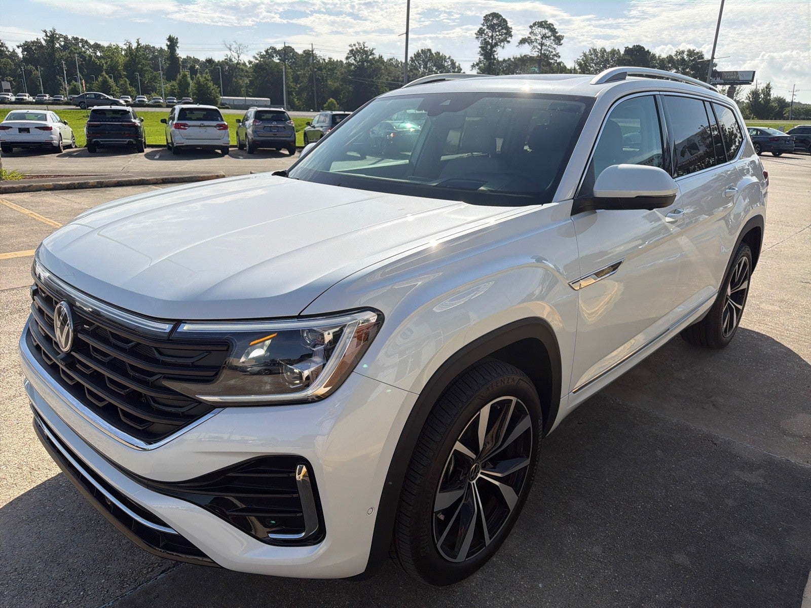 2026 Volkswagen Atlas 2.0T SEL Premium R-Line
