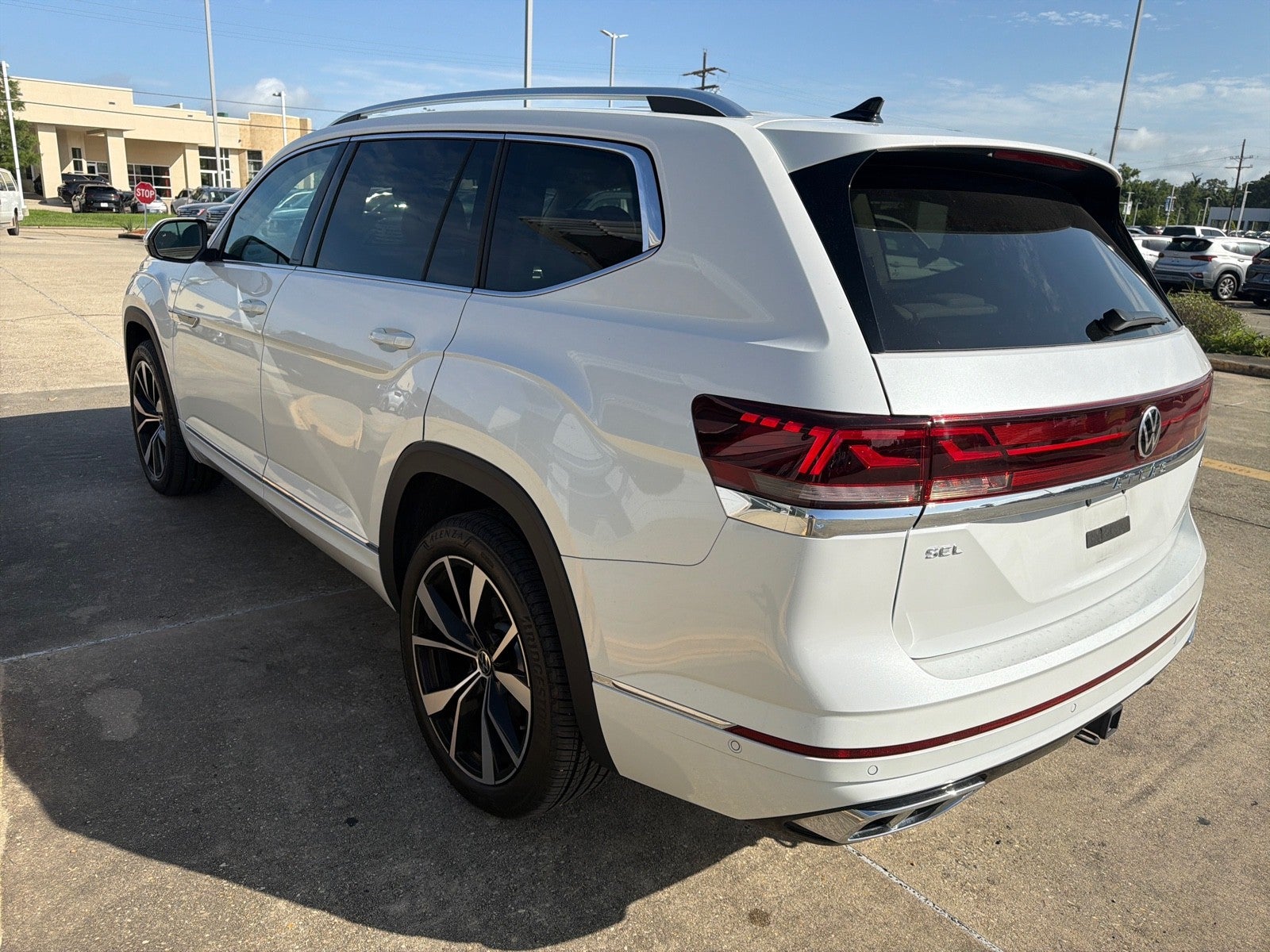 2026 Volkswagen Atlas 2.0T SEL Premium R-Line
