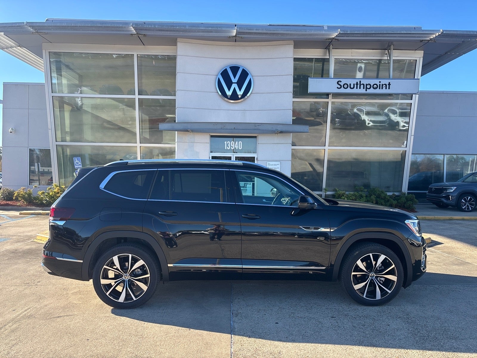 2026 Volkswagen Atlas 2.0T SEL Premium R-Line