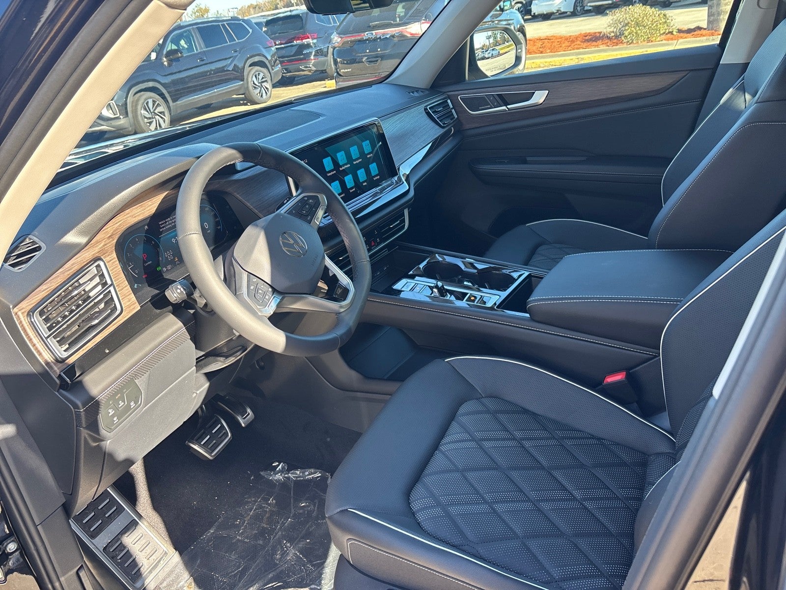 2026 Volkswagen Atlas 2.0T SEL Premium R-Line