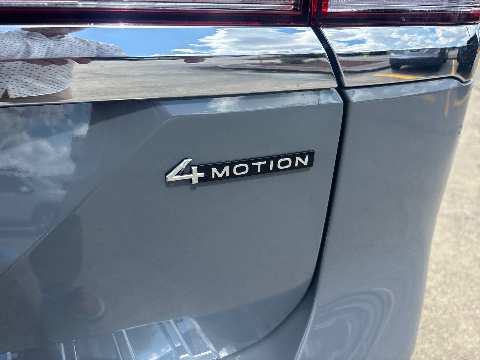 2026 Volkswagen Atlas 2.0T SEL Premium R-Line